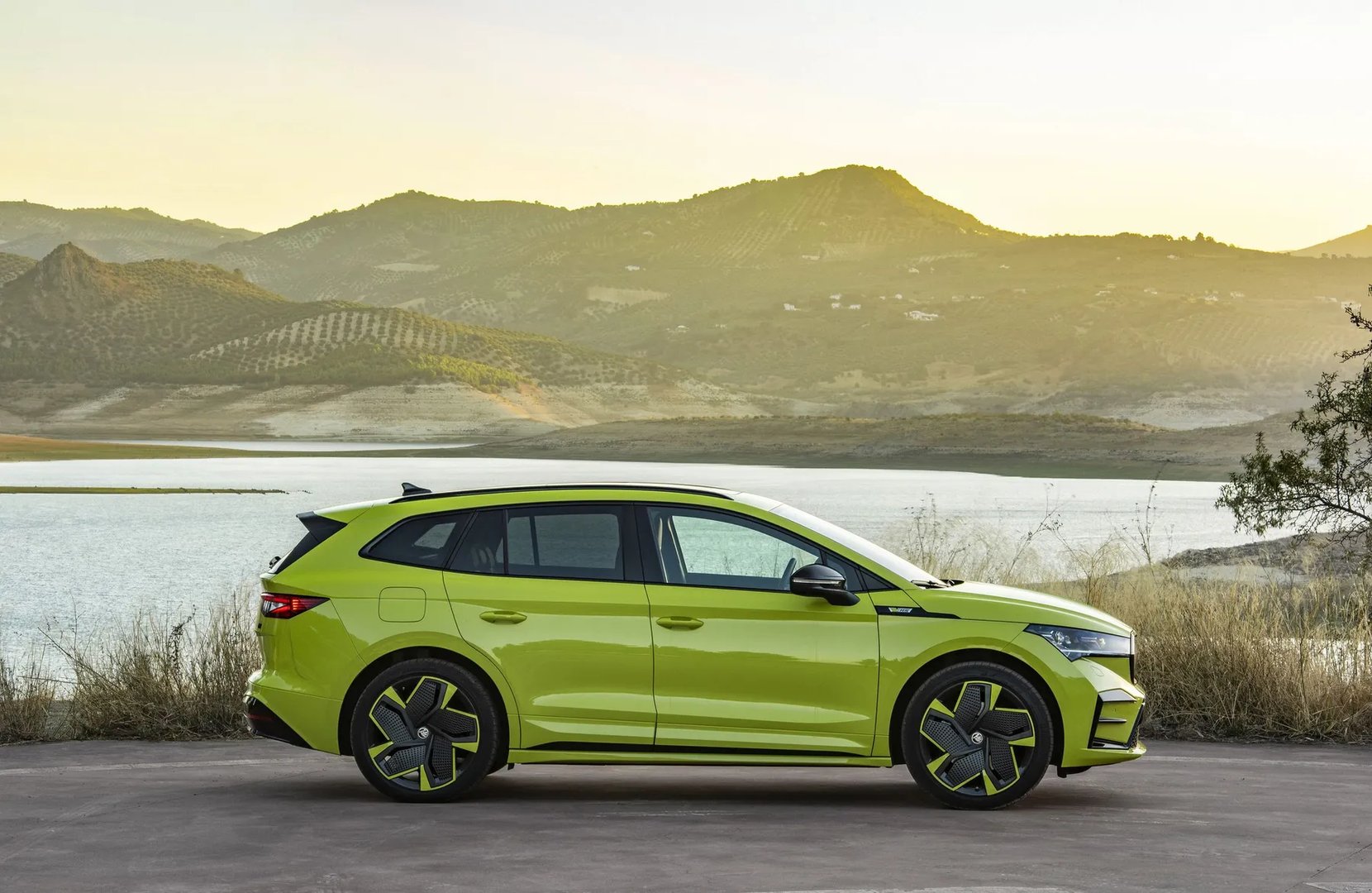Skoda_Enyaq_iV_RS_1_generation__SUV_5-doors__11.jpg
