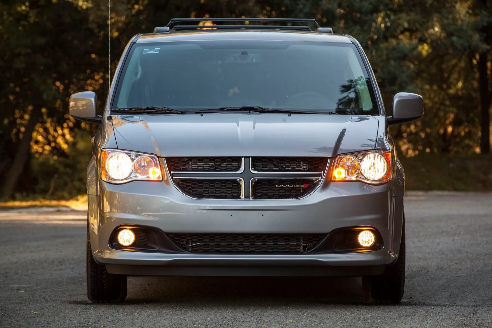 Dodge_Caravan_5_generation_restyling_1__Minivan__2.jpg