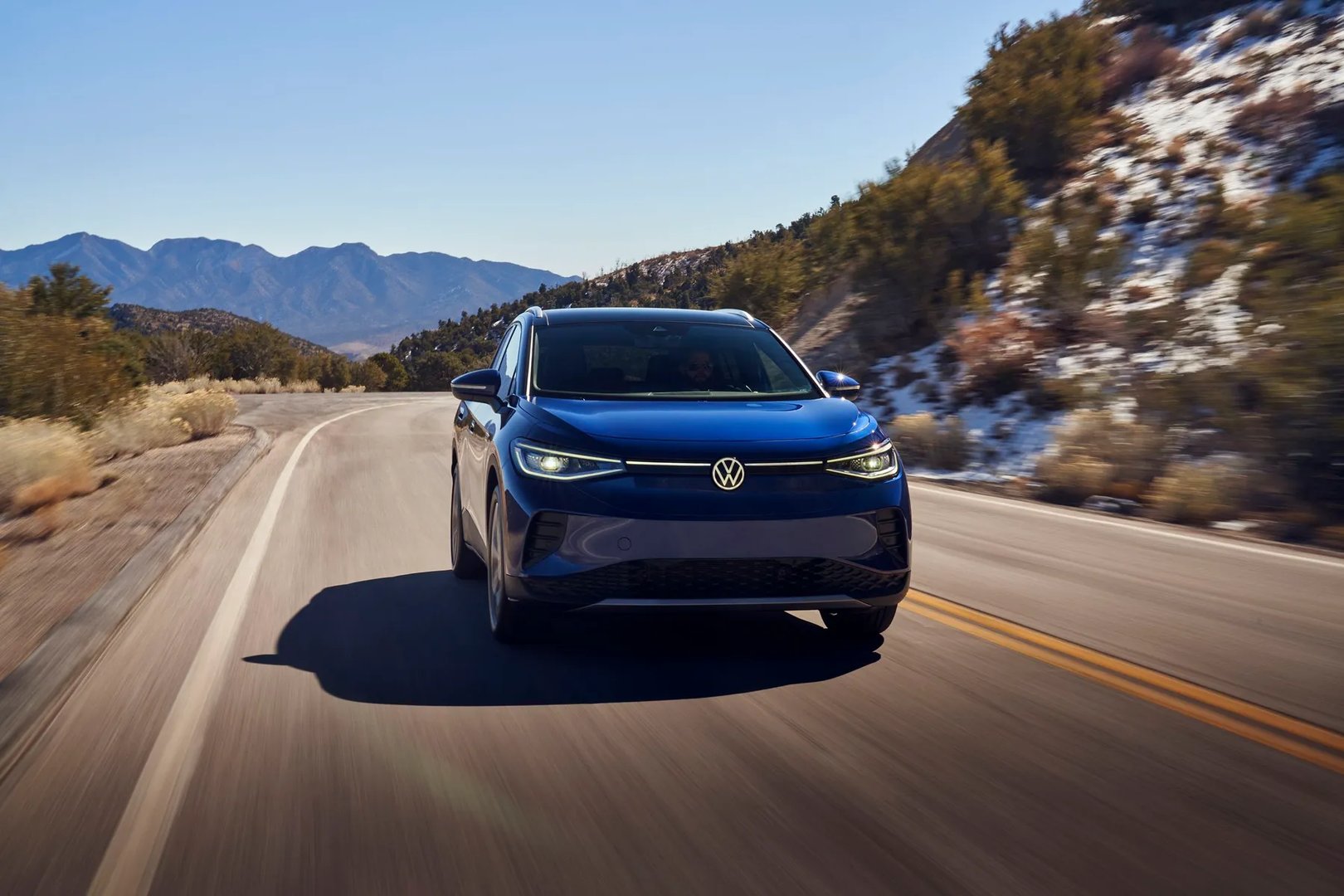 Volkswagen_ID.4_1_generation__SUV_5-doors__7.jpg