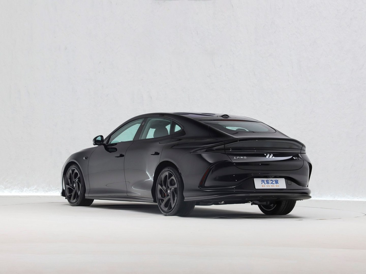 im_L6_1_generation__Sedan__10.jpg