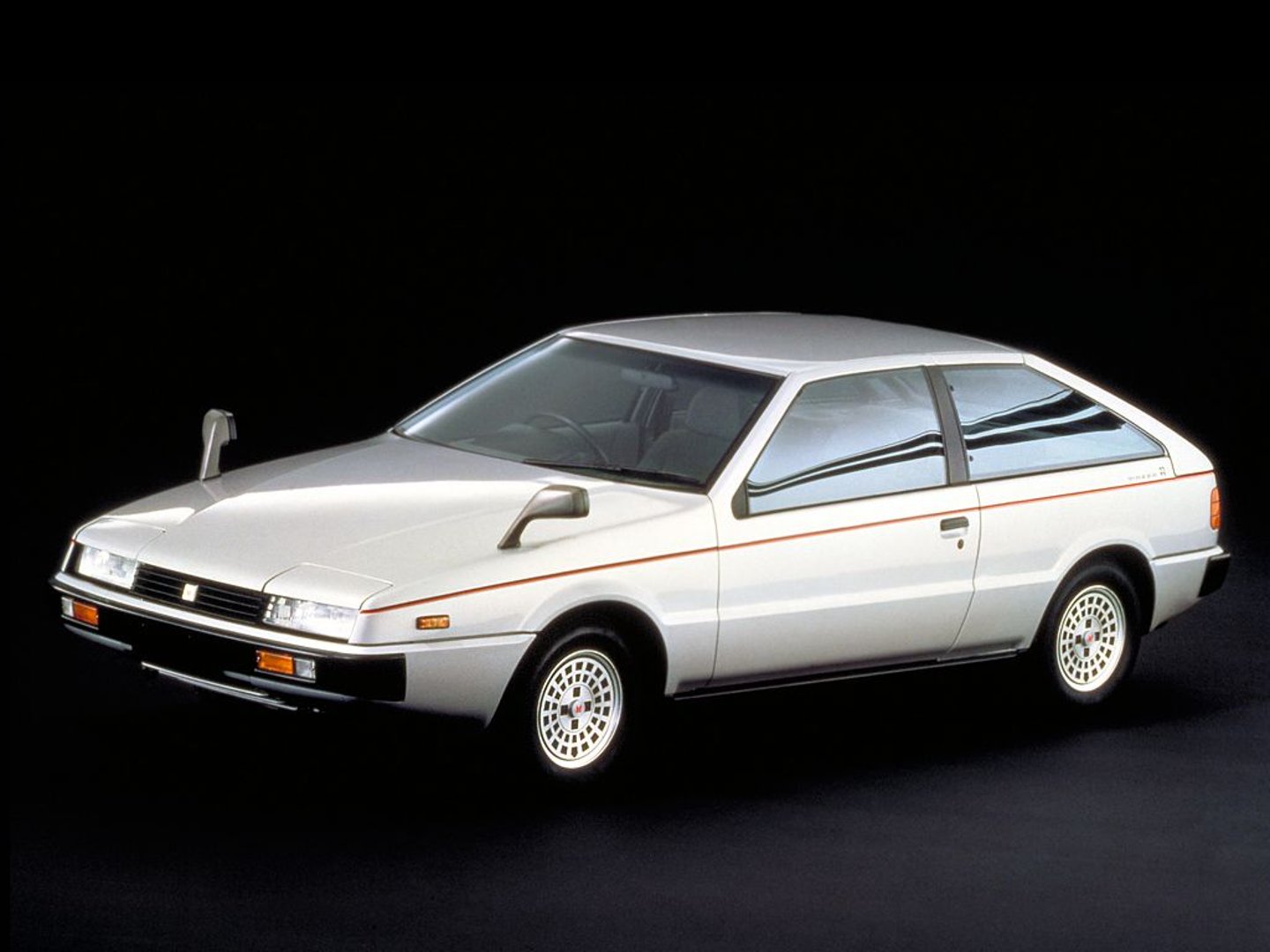 isuzu_Piazza_1_generation__Hatchback_3-door__2.jpg