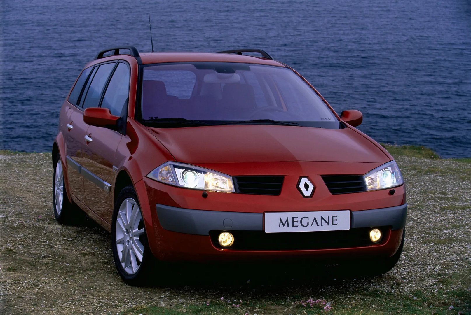 Renault_Megane_2_generation__Estate_5-door__6.jpg