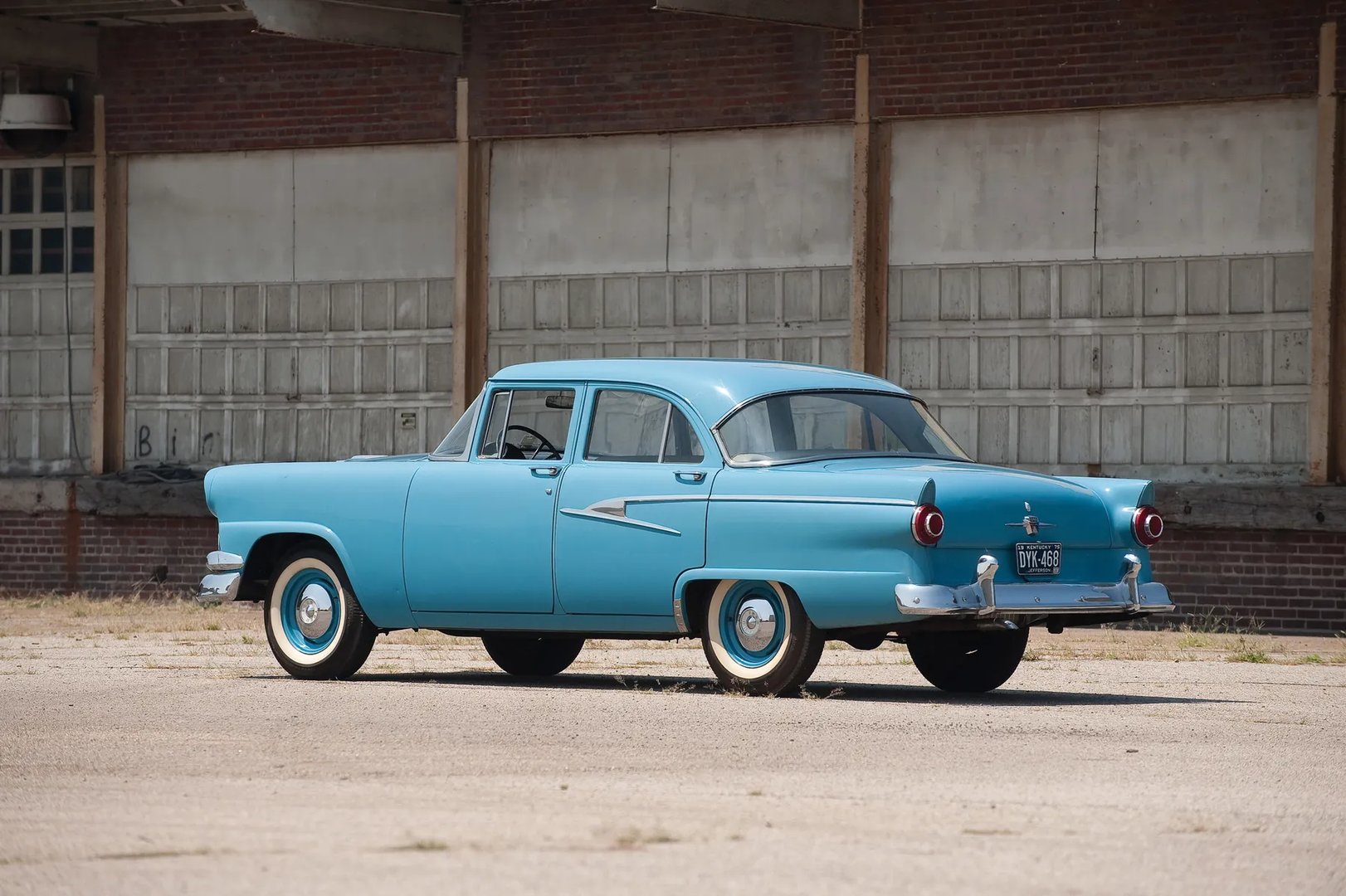 Ford_Mainline_1_generation__Sedan__1.jpg