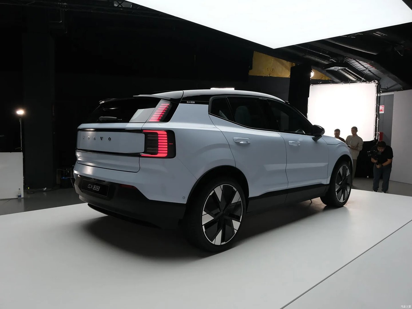 Volvo_EX30_1_generation__SUV_5-doors__2.jpg