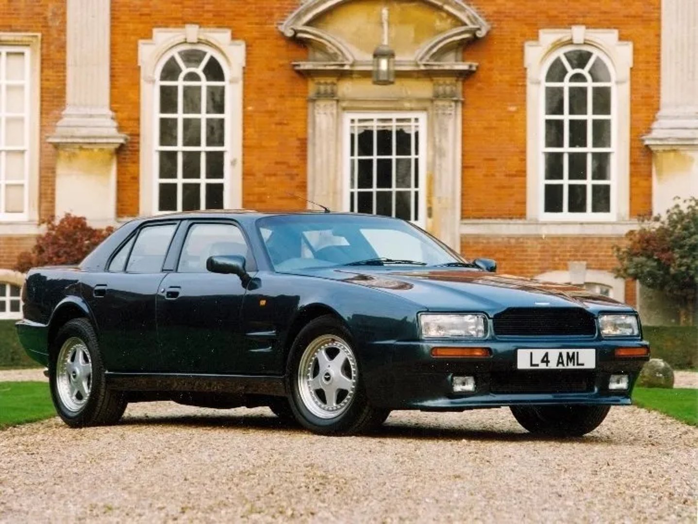 Aston Martin Virage 1 generation  Sedan