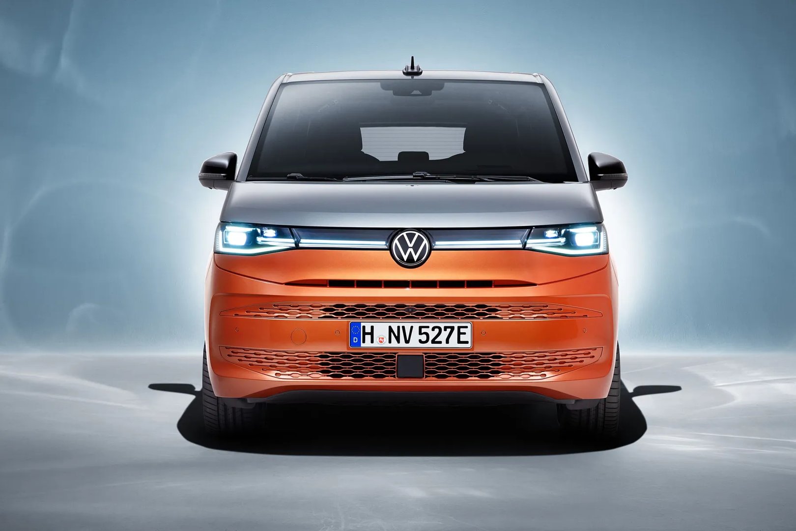 Volkswagen_Multivan_7_generation__Minivan__4.jpg