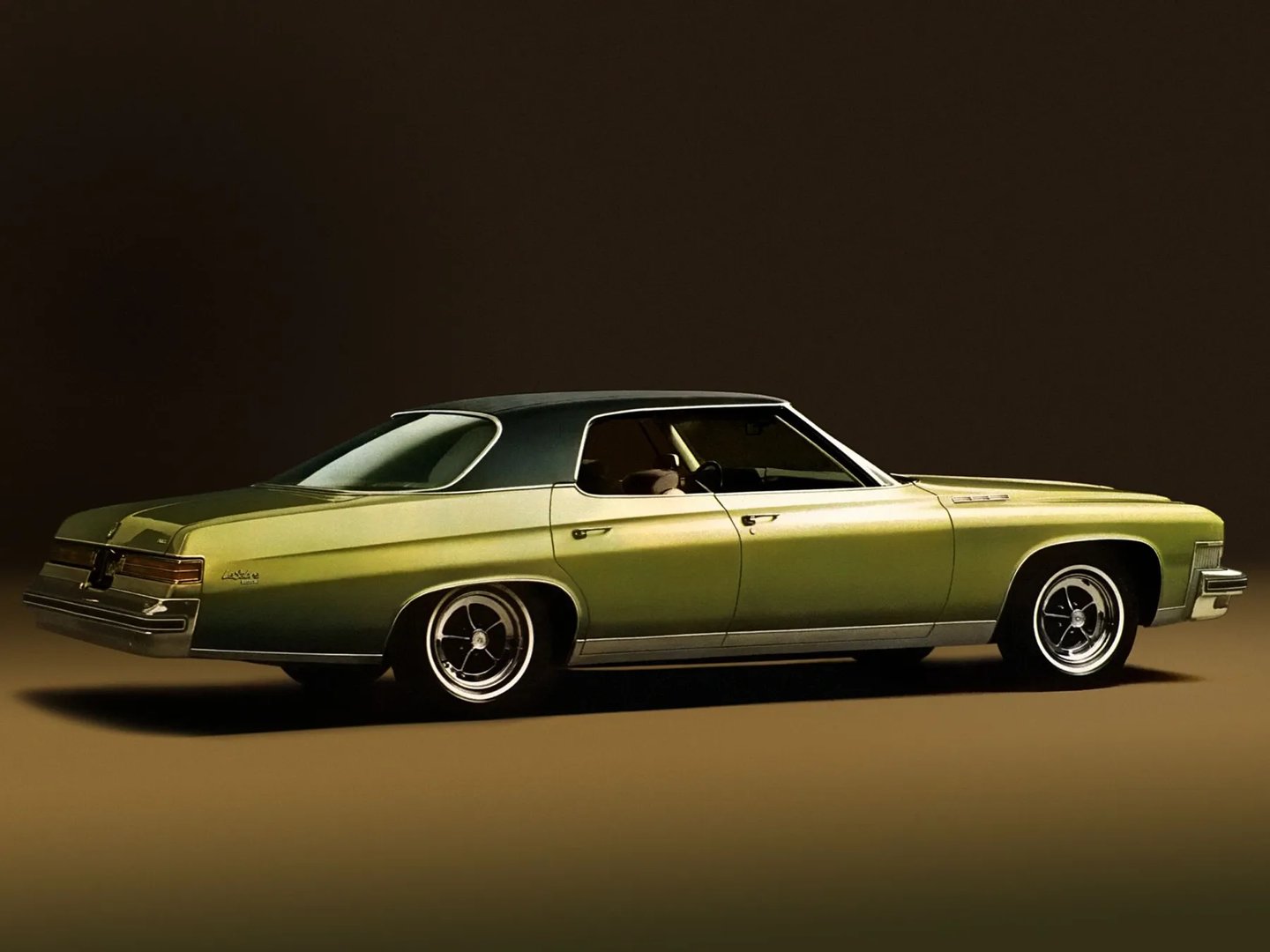 Buick_LeSabre_4_generation__Sedan_Hardtop__1.jpg