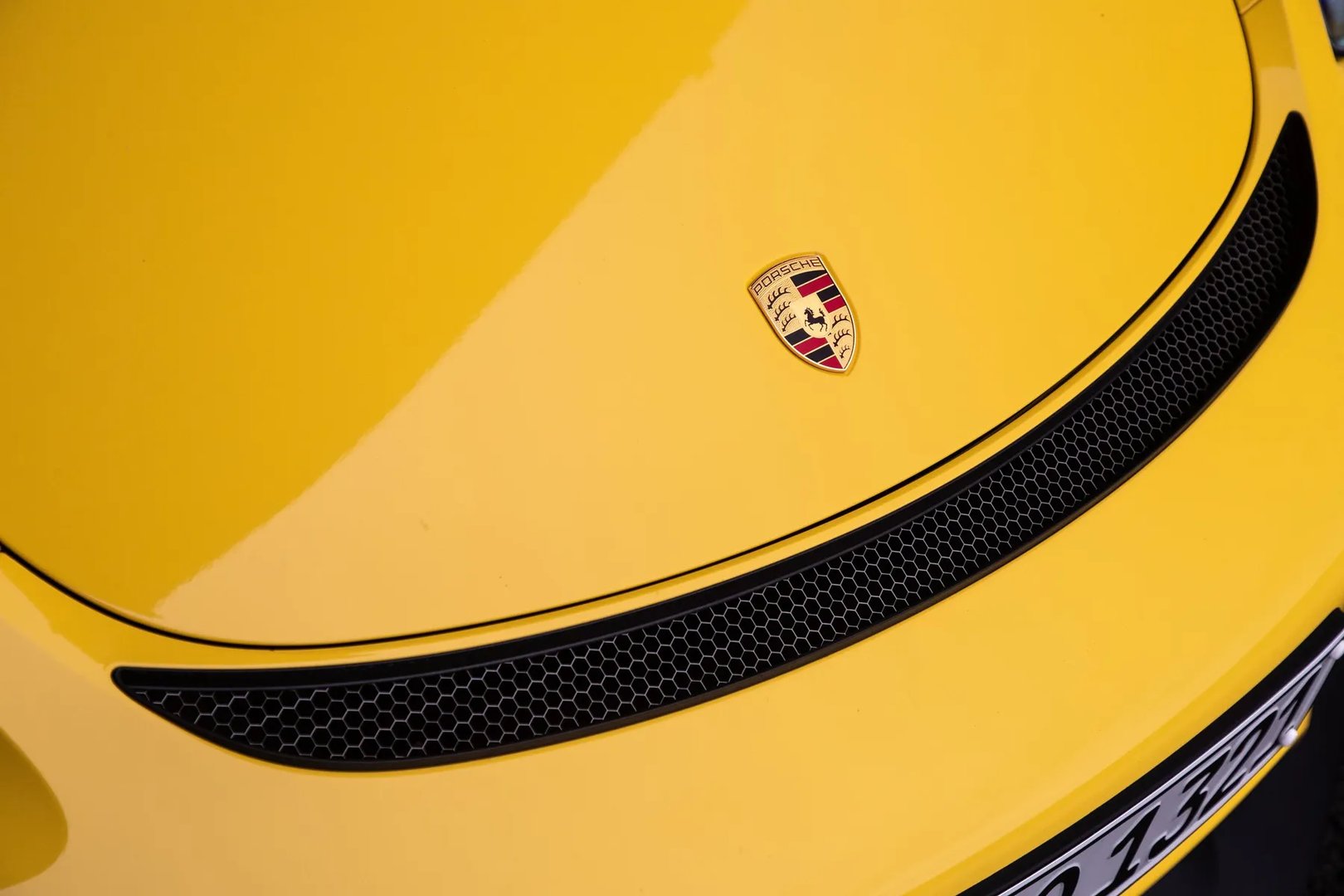 Porsche_718_Cayman_GT4_2_generation__Coupe__11.jpg