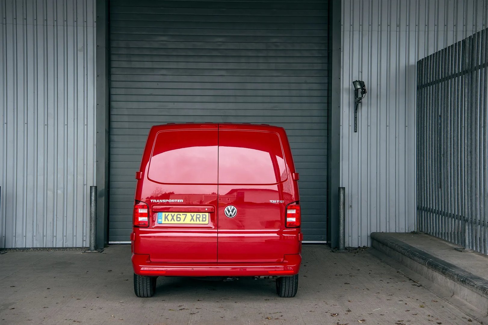 Volkswagen_Transporter_6_generation__Van__6.jpg