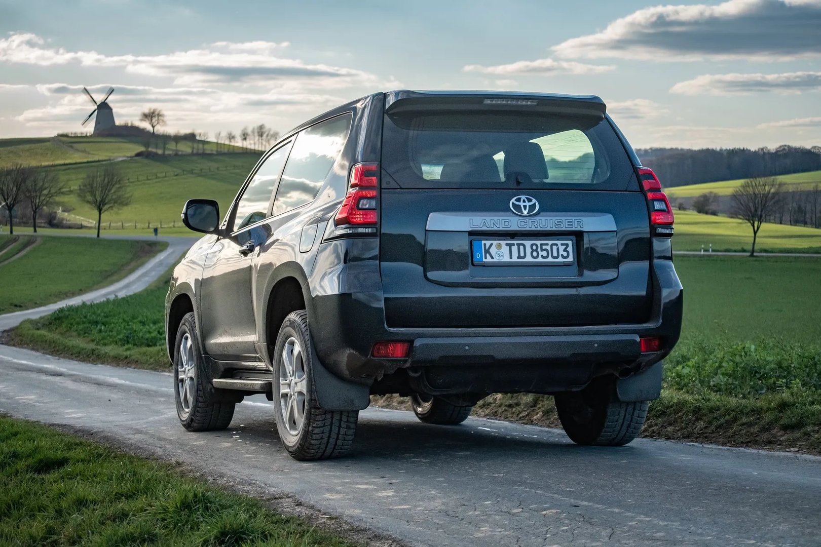 Toyota_Land_Cruiser_4_generation_restyling_2__SUV_3-doors__9.jpg