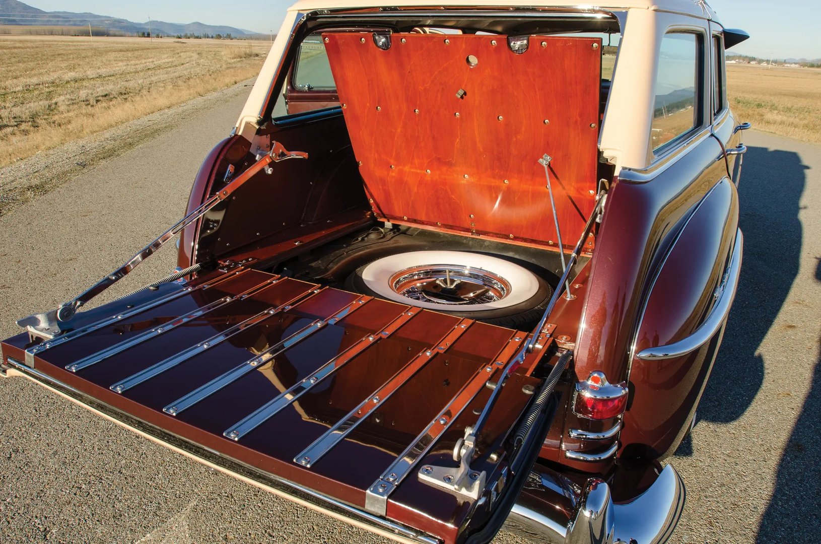 Chrysler_New_Yorker_3_generation__Estate_5-door__7.jpg