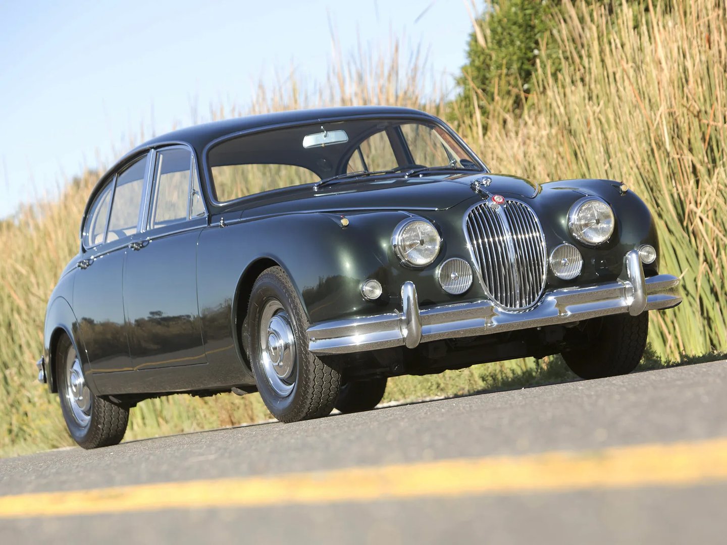 Jaguar_Mark_2_1_generation__Sedan__3.jpg