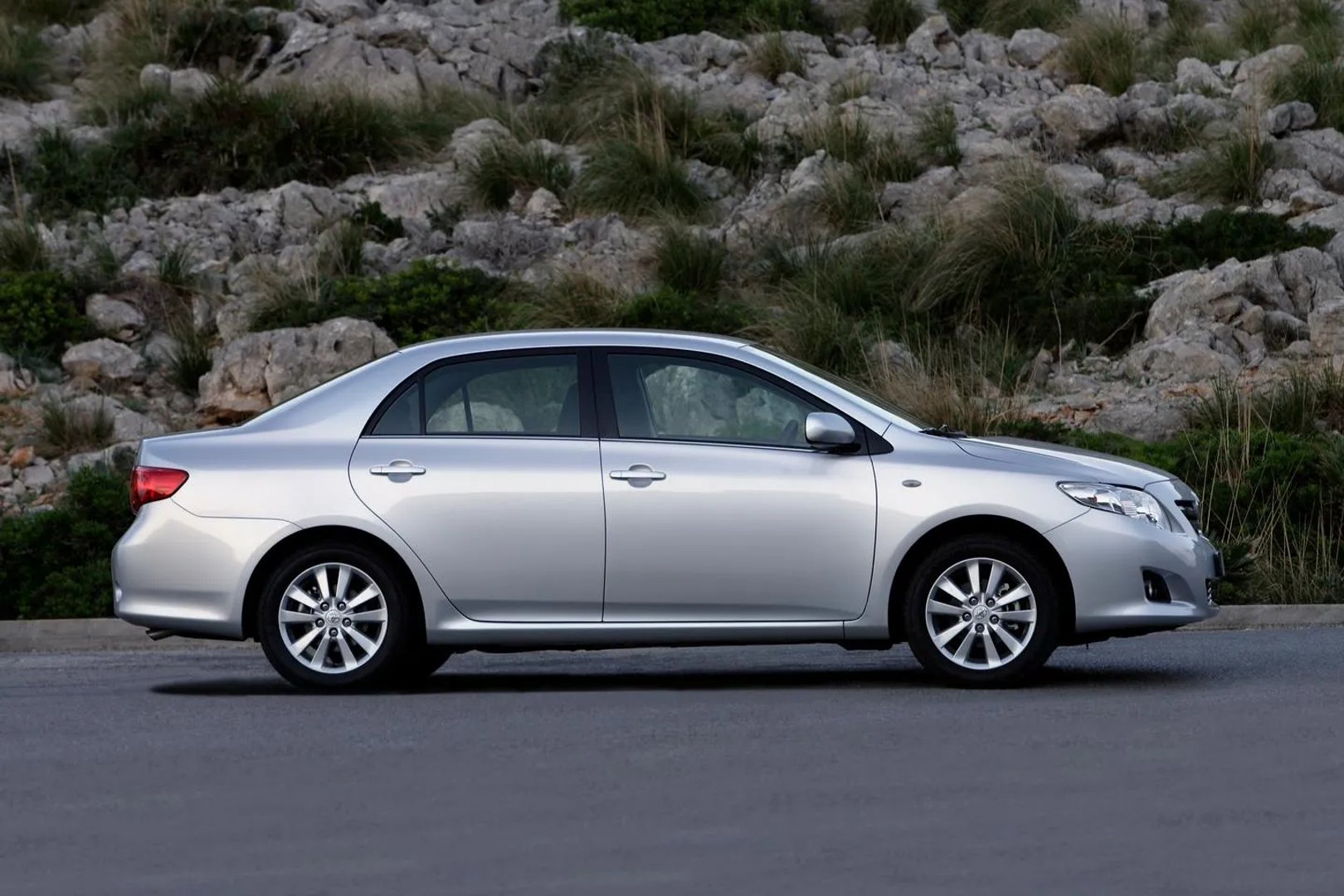 Toyota_Corolla_10_generation__Sedan__3.jpg