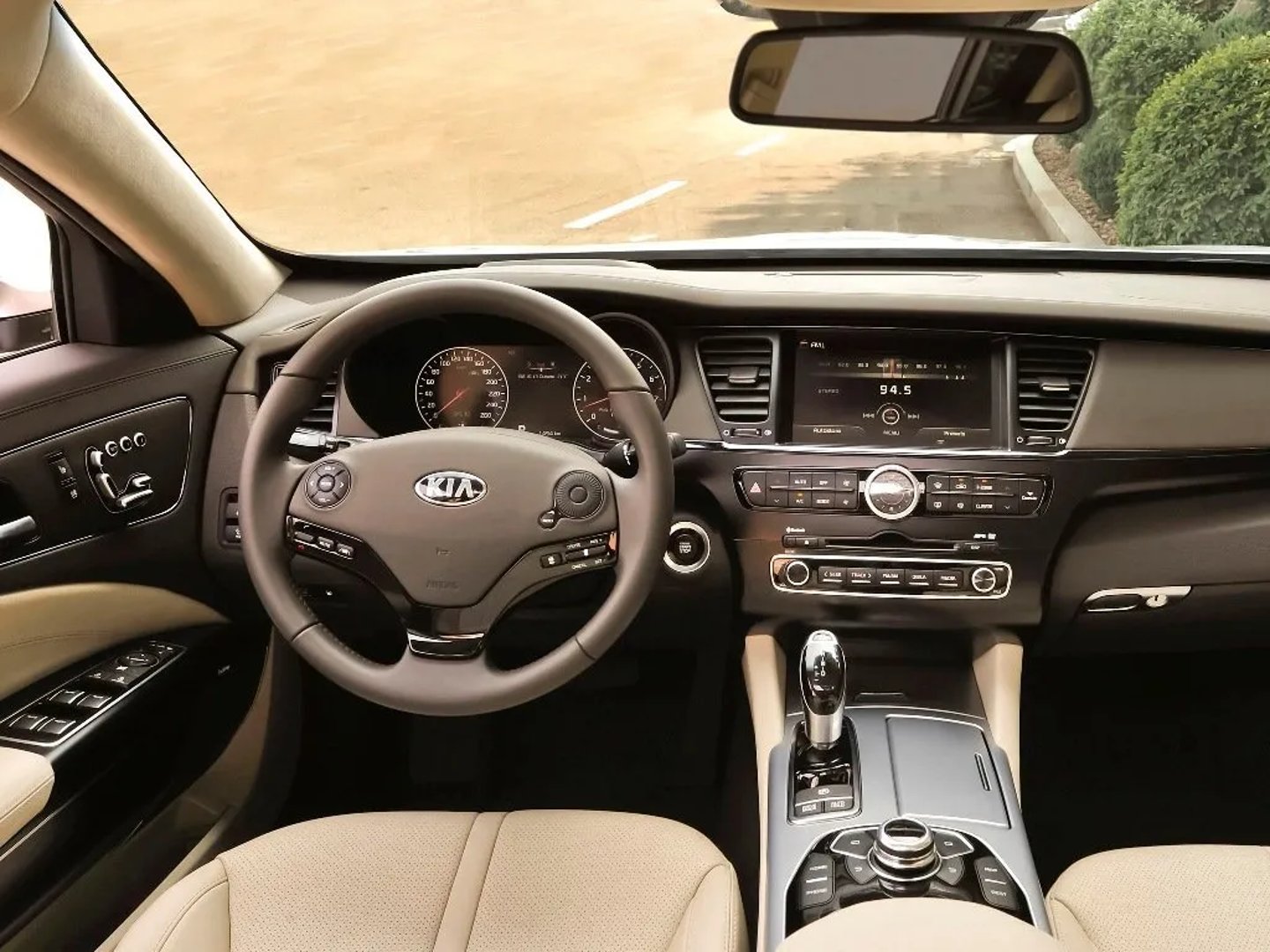 Kia_Quoris_1_generation__Sedan__7.jpg