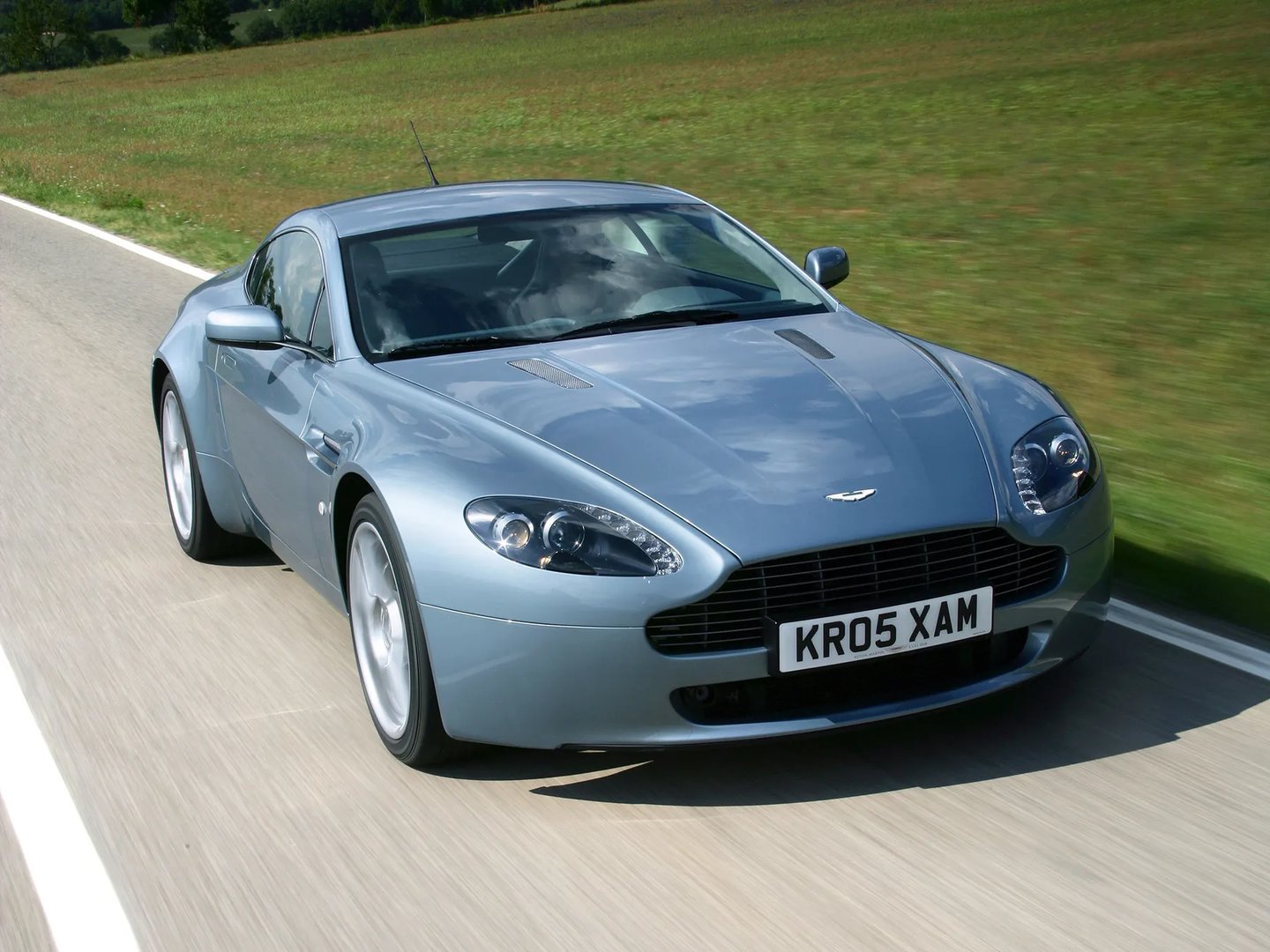 Aston Martin_Vantage_3_generation__Coupe__7.jpg