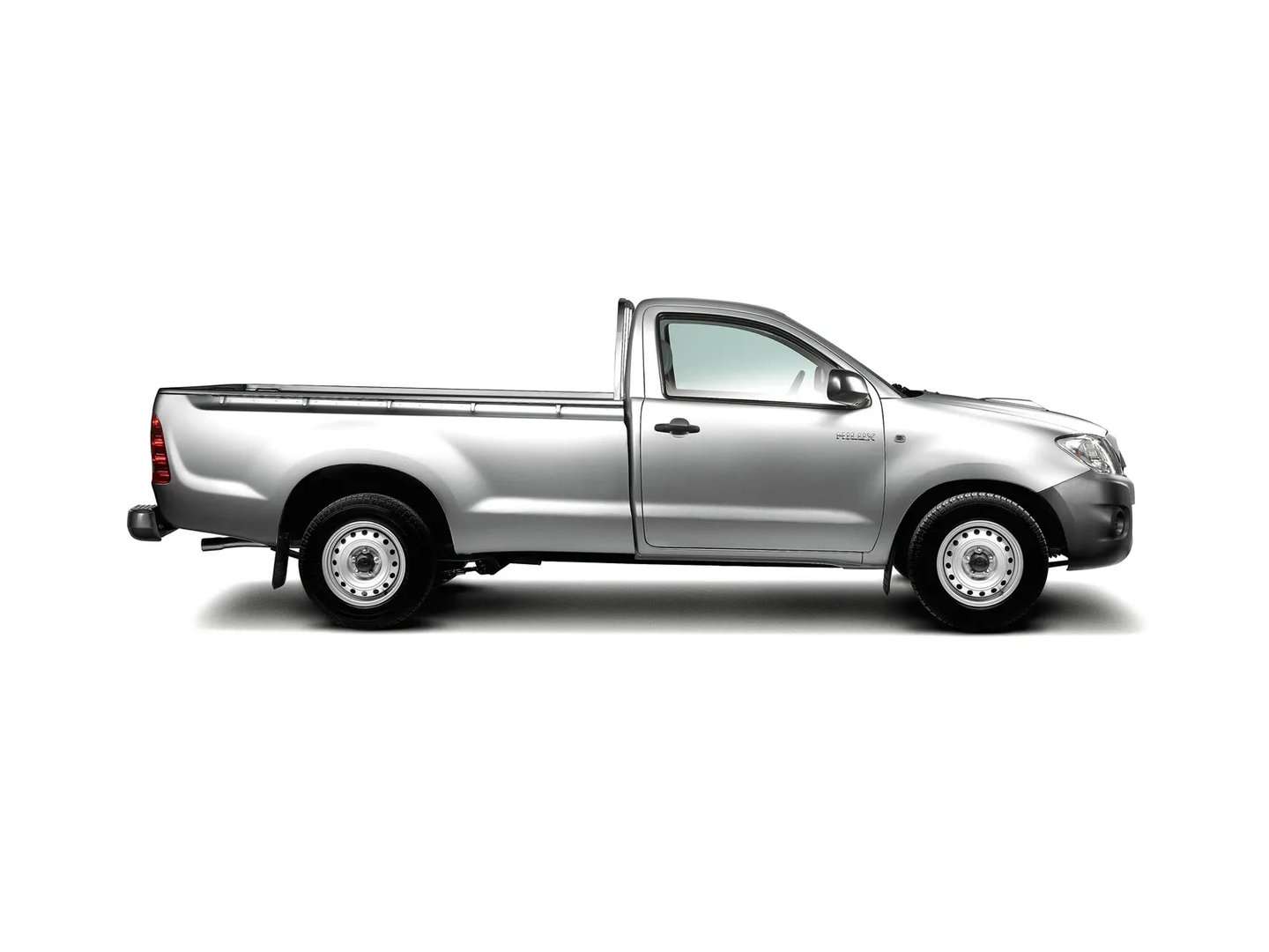 Toyota_Hilux_7_generation_restyling__Pickup_single-cab__3.jpg