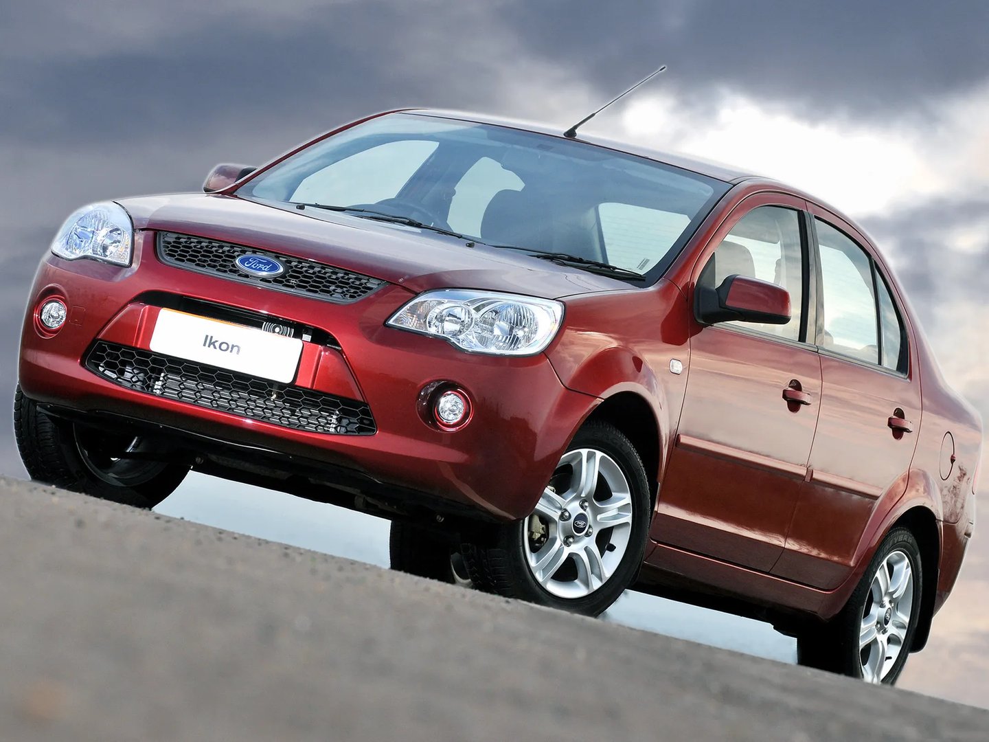 Ford_Ikon_2_generation__Sedan__4.jpg