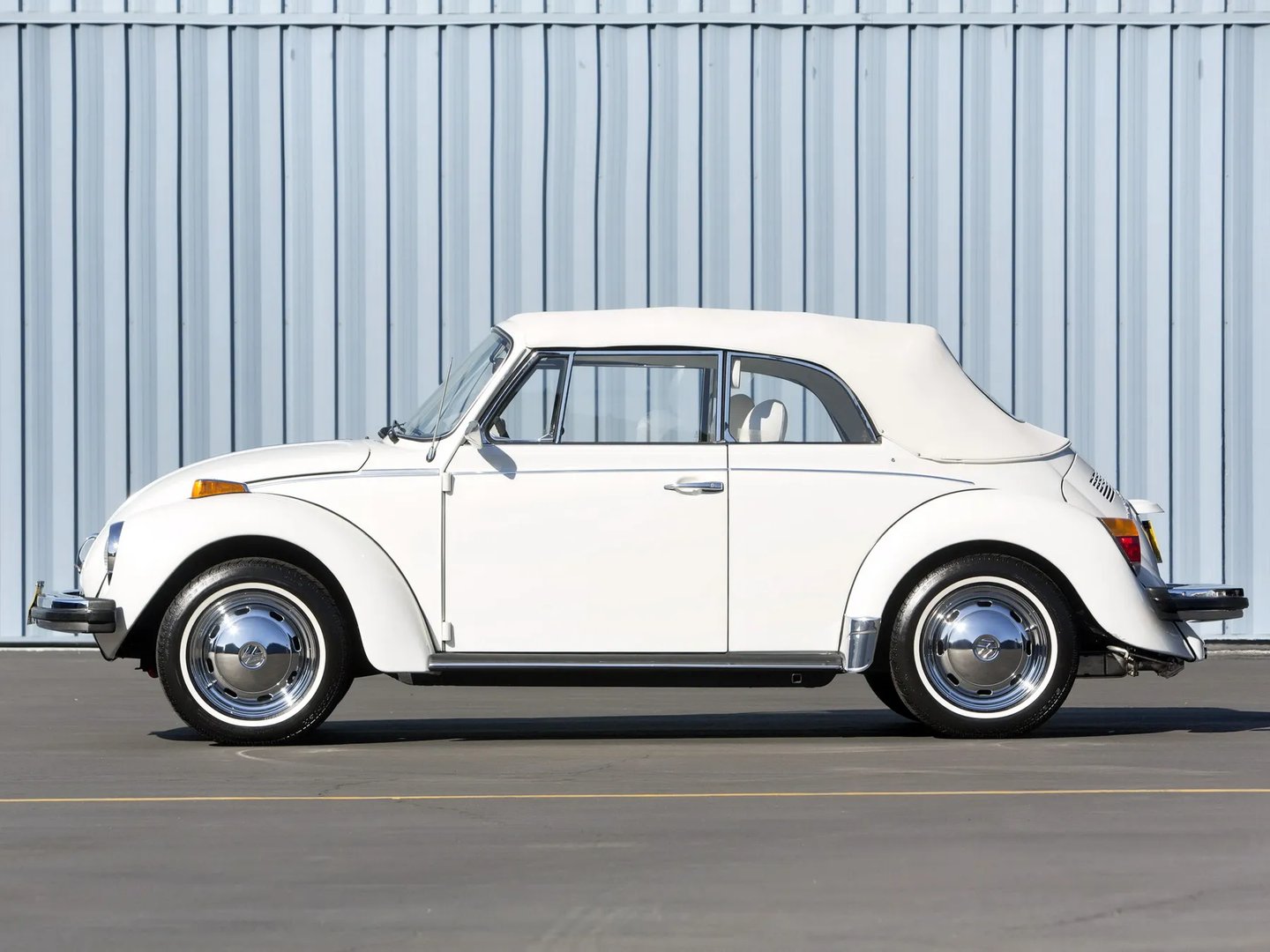 Volkswagen_Type_1_1_generation__Cabrio__2.jpg