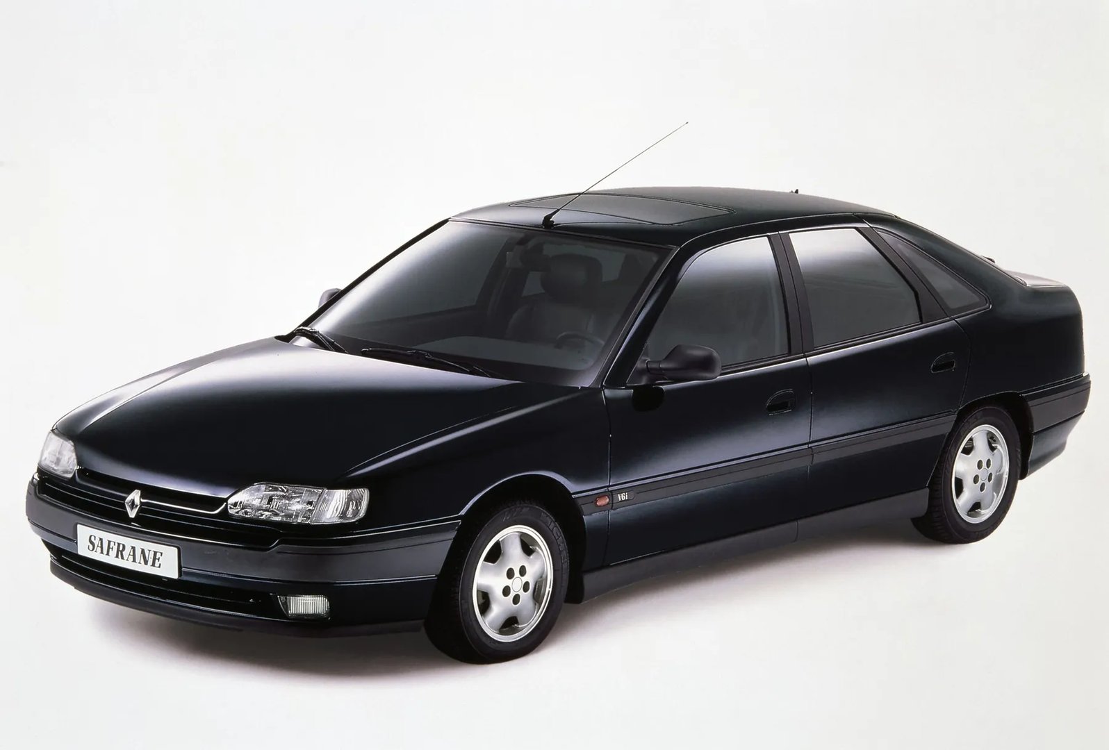 Renault_Safrane_1_generation__Hatchback_5-door__3.jpg