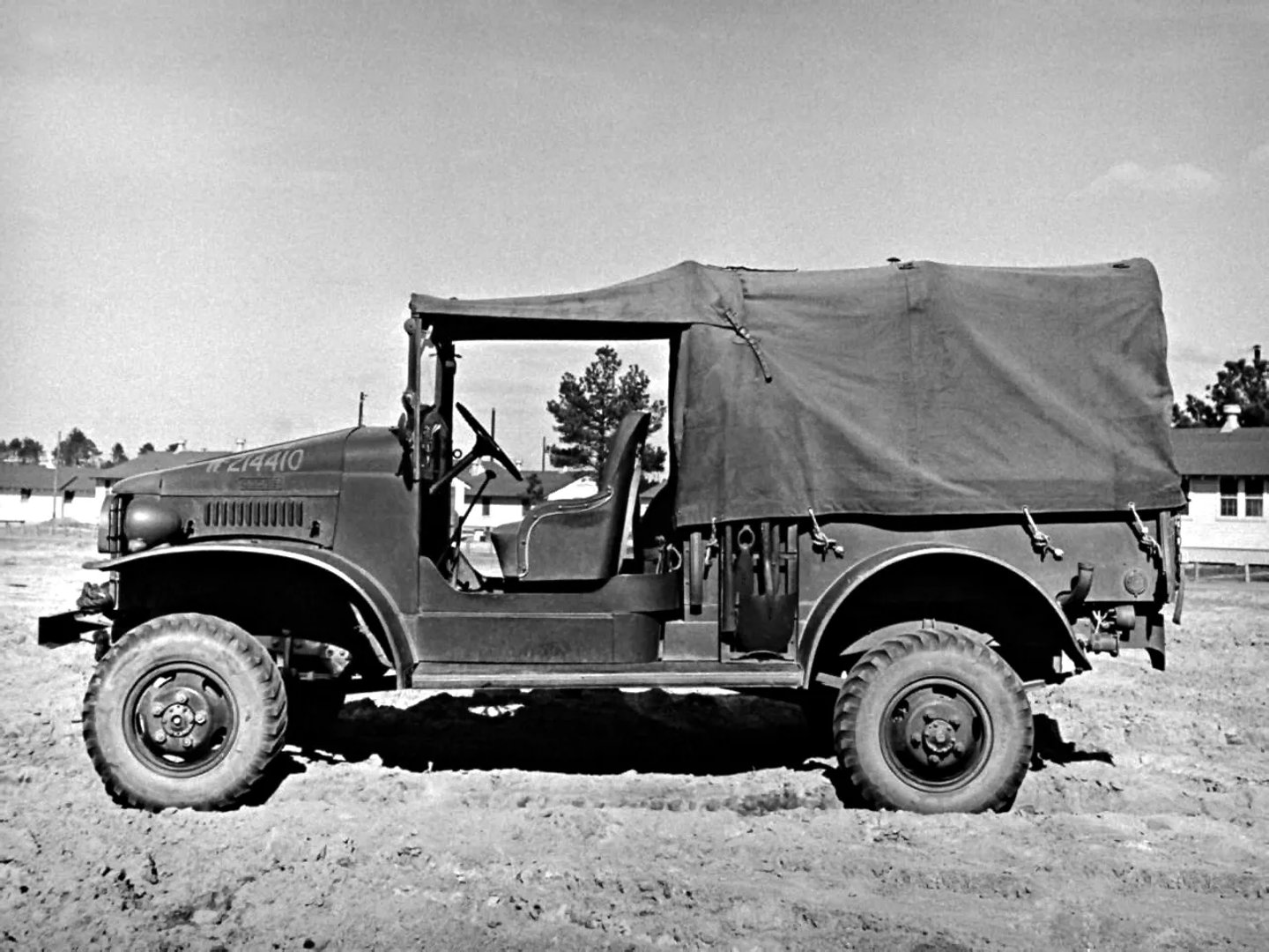 Dodge_WC_series_1_generation__SUV_cabriolet__5.jpg