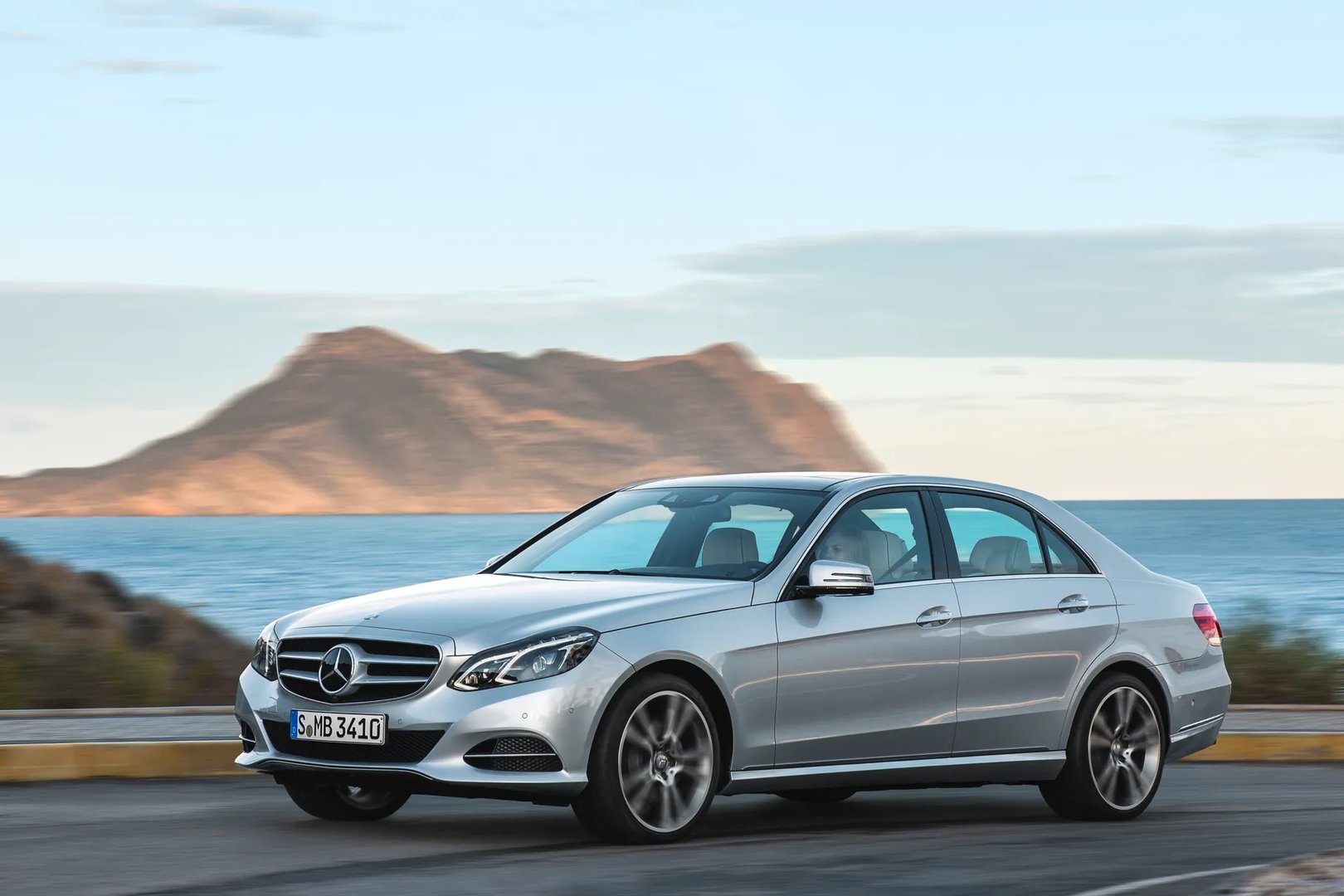 Mercedes_E-Class_4_generation_restyling__Sedan__13.jpg