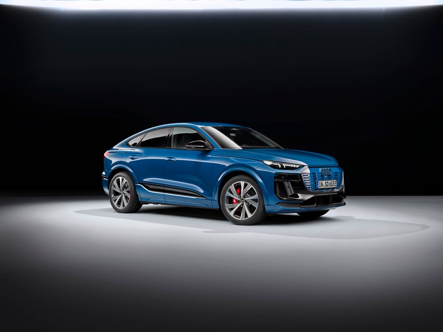 Audi Q6 Sportback e-tron Side View