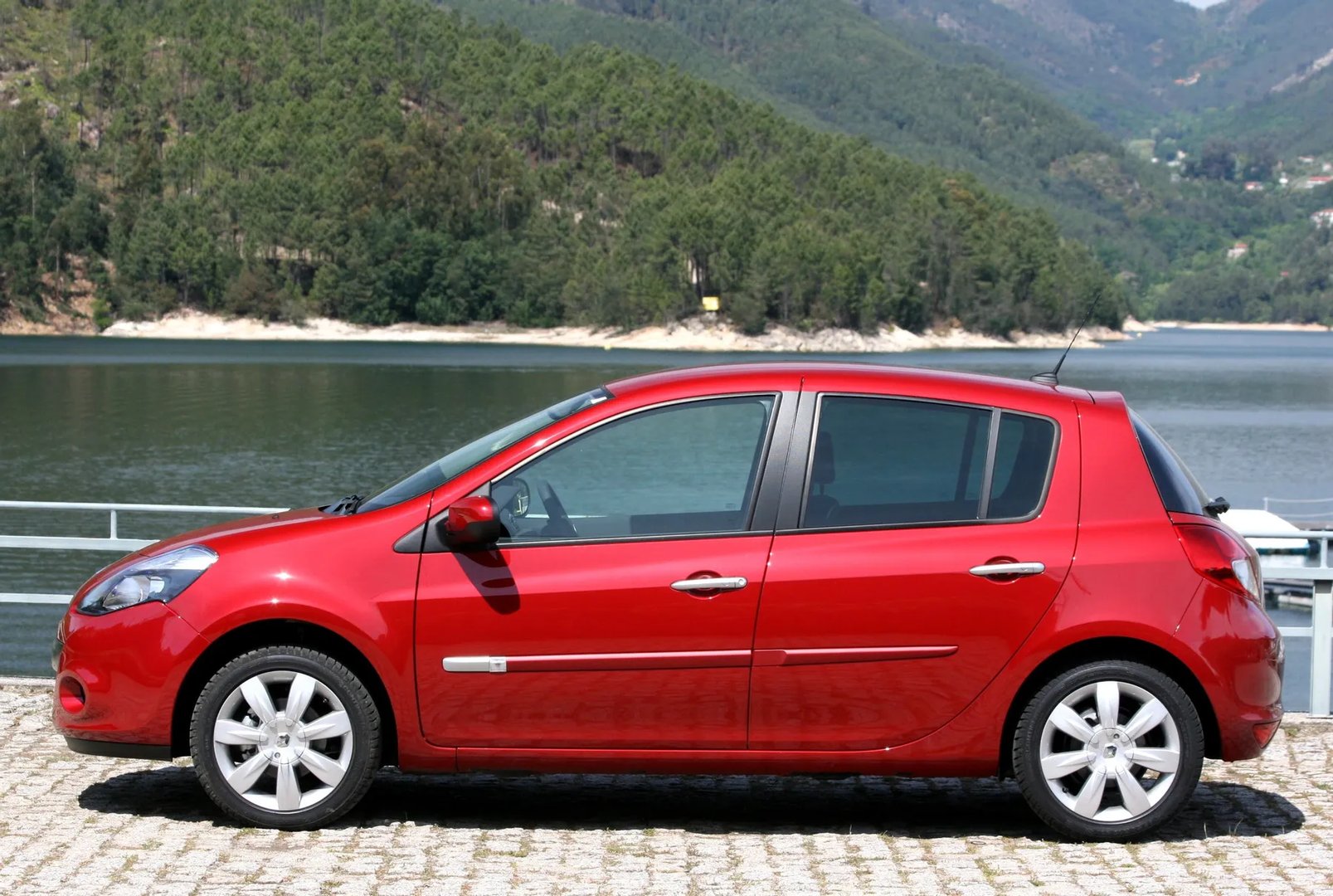 Renault_Clio_3_generation_restyling__Mini_5-doors__1.jpg