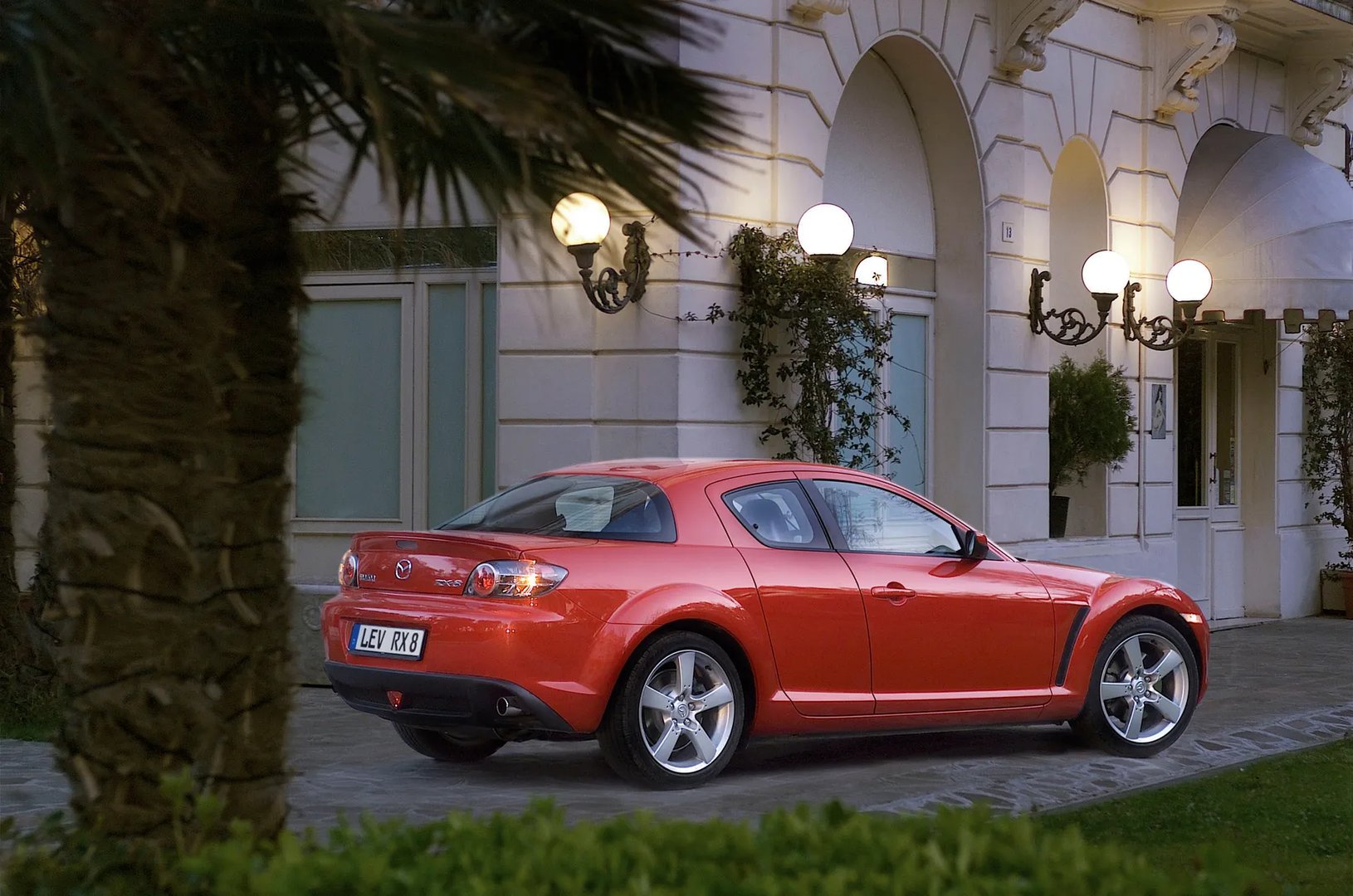 Mazda_RX-8_1_generation__Coupe__13.jpg