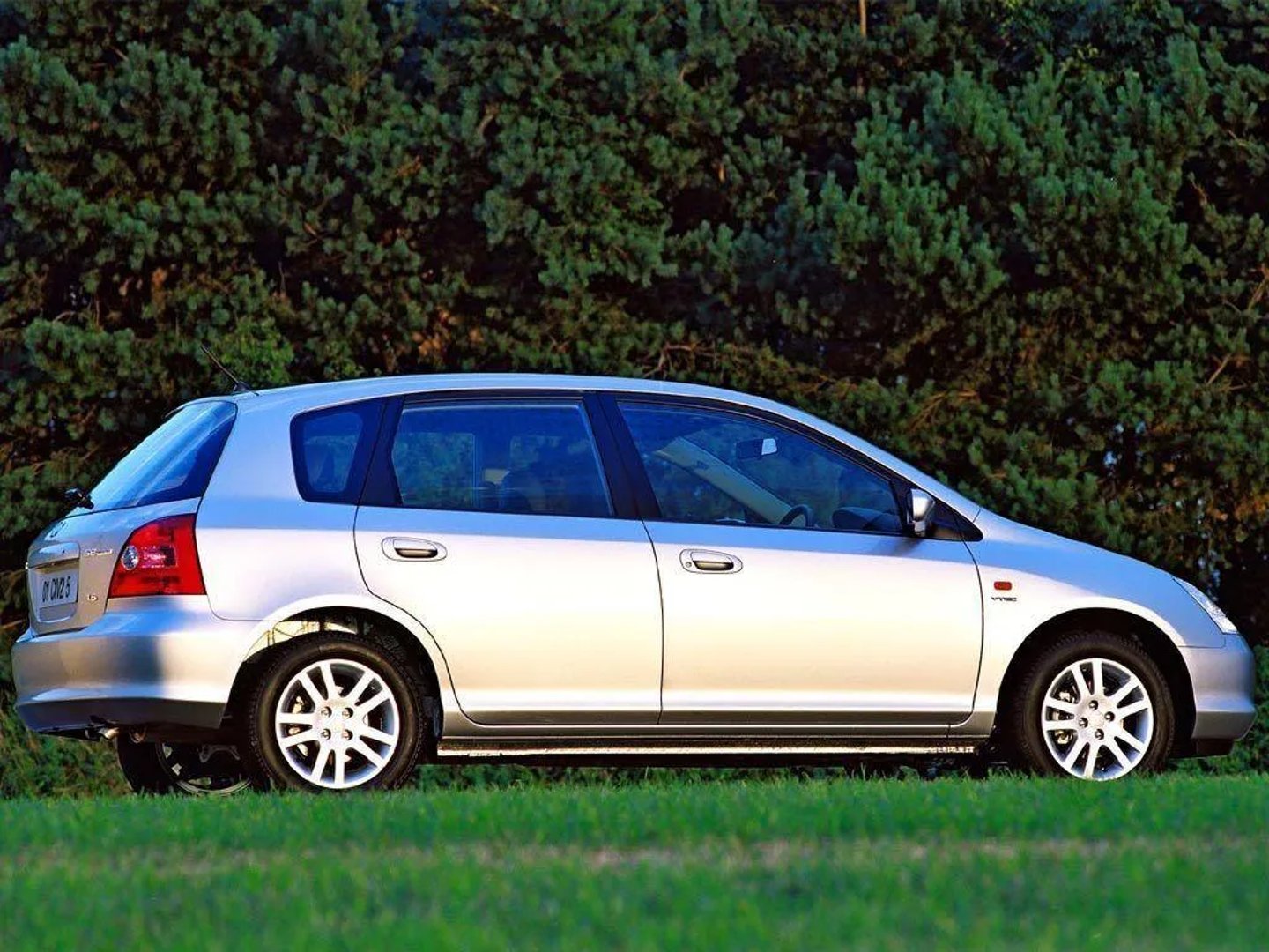 Honda_Civic_7_generation__Hatchback_5-door__5.jpg
