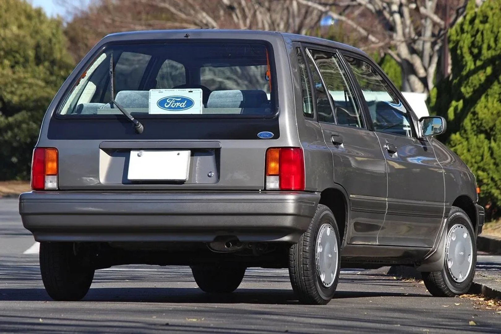 Ford_Festiva_1_generation__Mini_5-doors__2.jpg