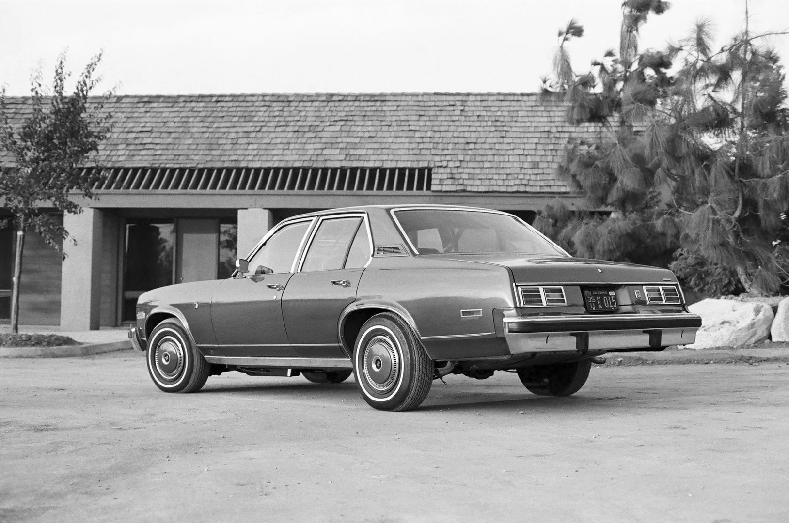 Chevrolet_Nova_4_generation__Sedan__5.jpg