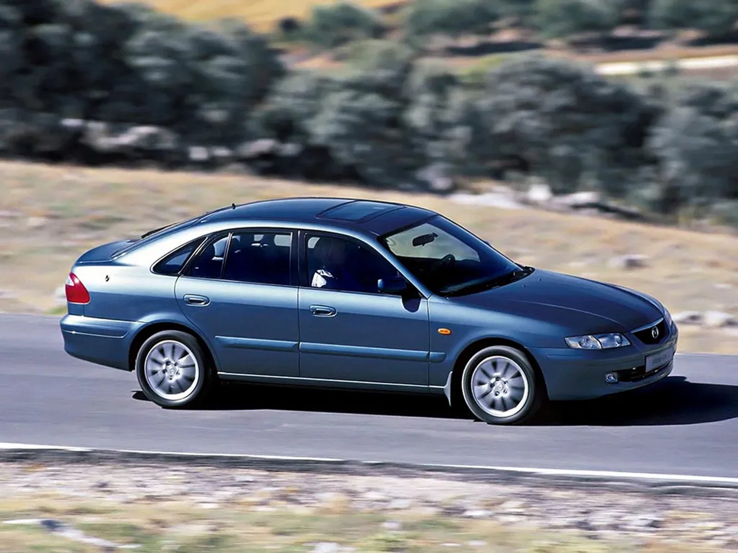 Mazda_626_5_generation__Hatchback_5-door__7.jpg