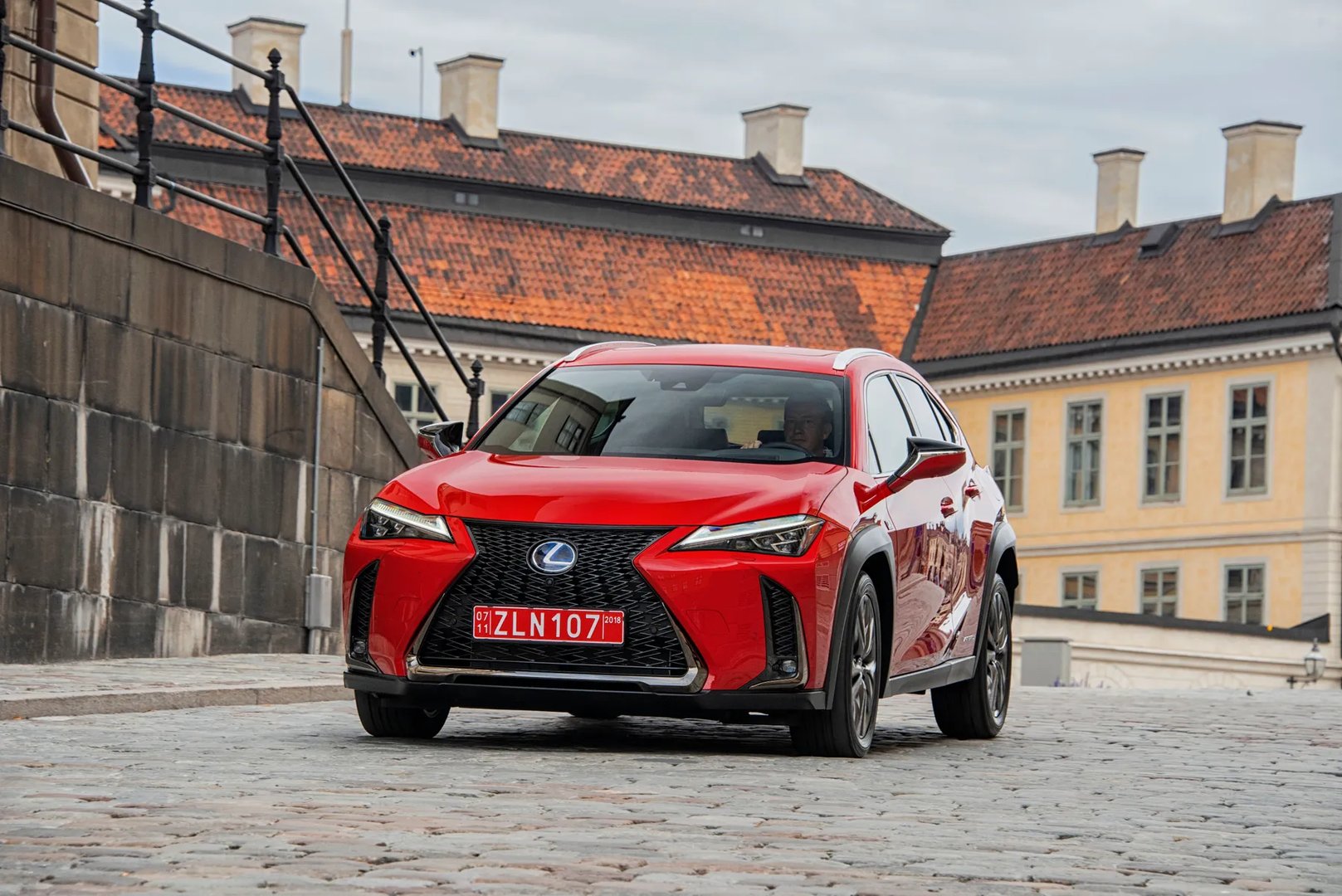 Lexus_UX_1_generation__SUV_5-doors__9.jpg