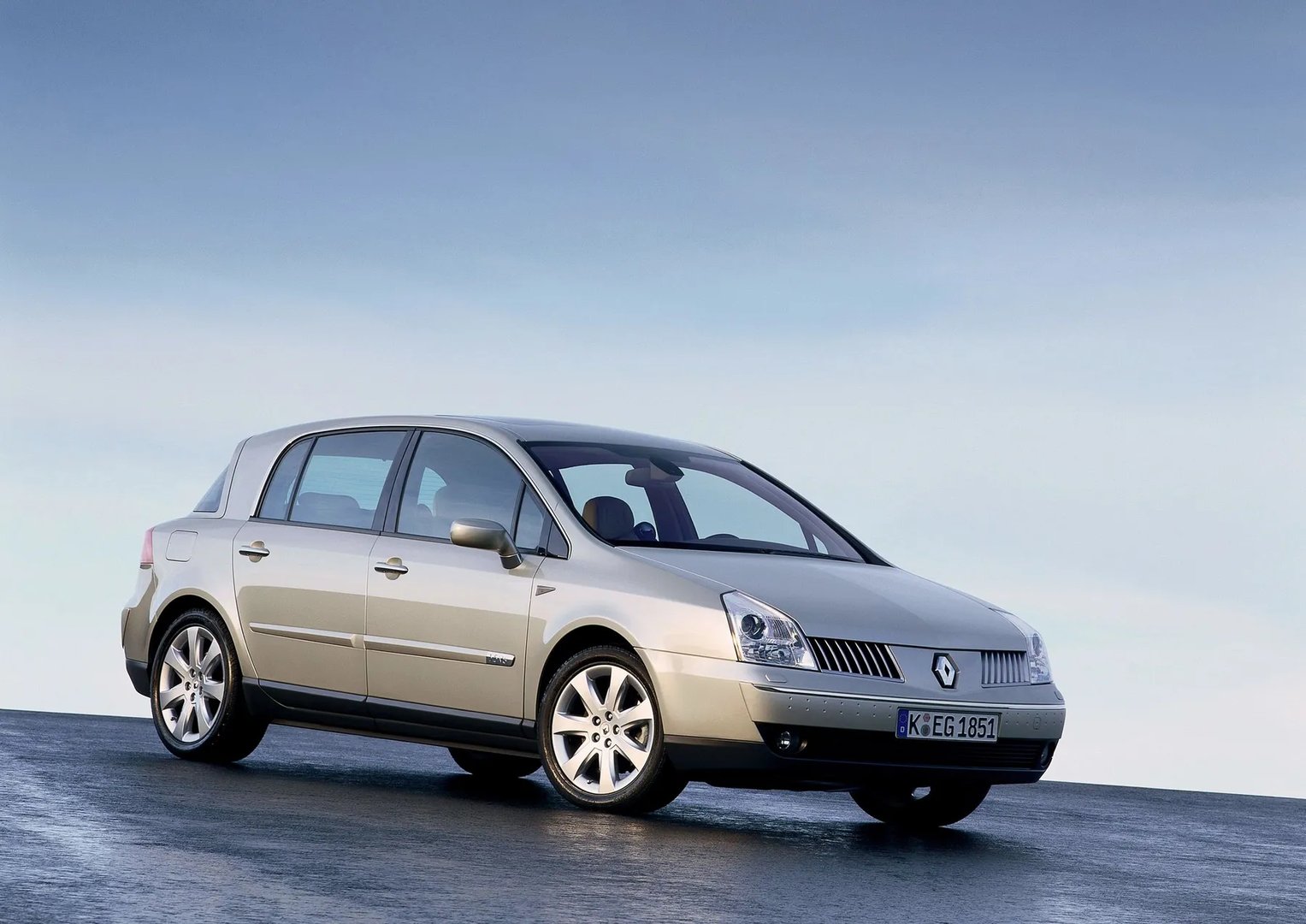 Renault_Vel_Satis_1_generation__Hatchback_5-door__1.jpg