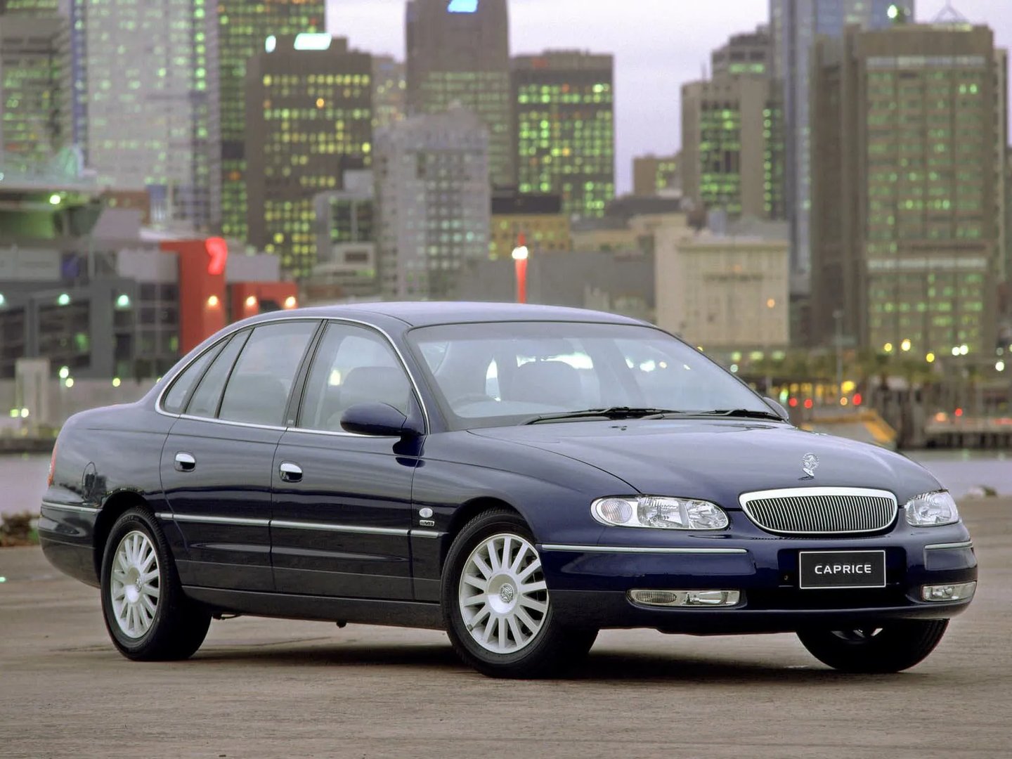 Holden_Caprice_2_generation__Sedan__6.jpg