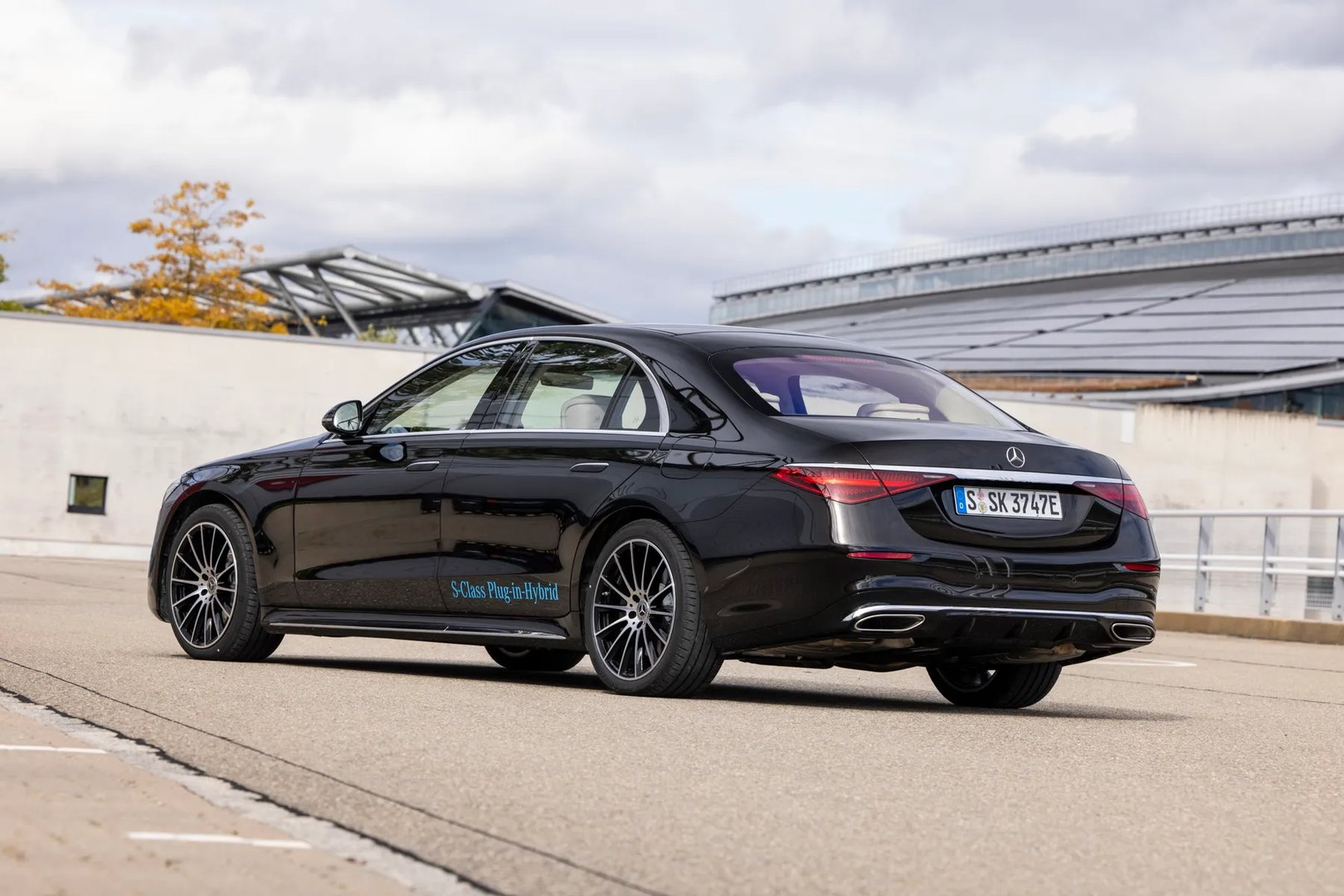 Mercedes_S-Class_7_generation__Sedan_Long__1.jpg