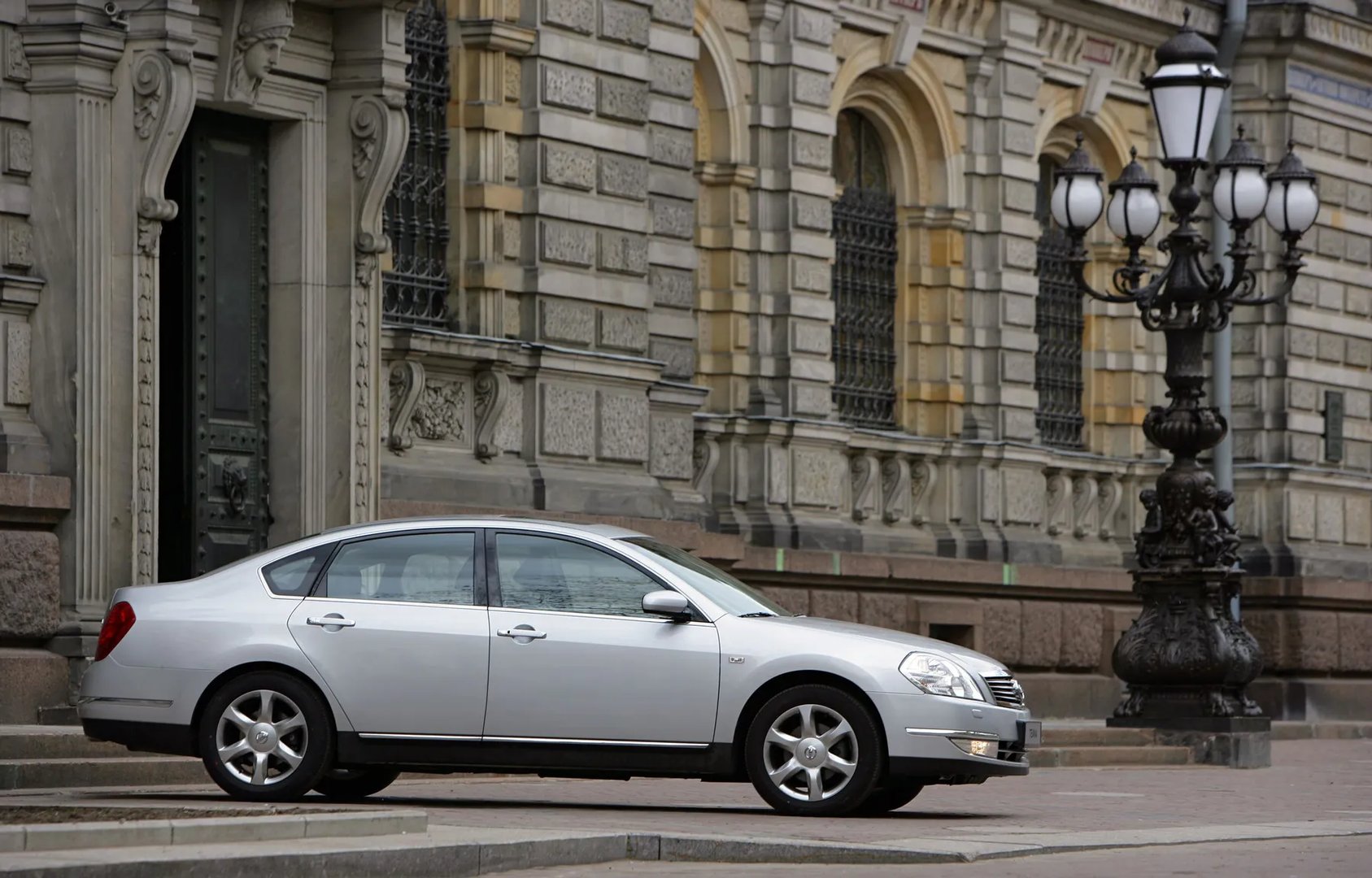 Nissan_Teana_1_generation_restyling__Sedan__5.jpg