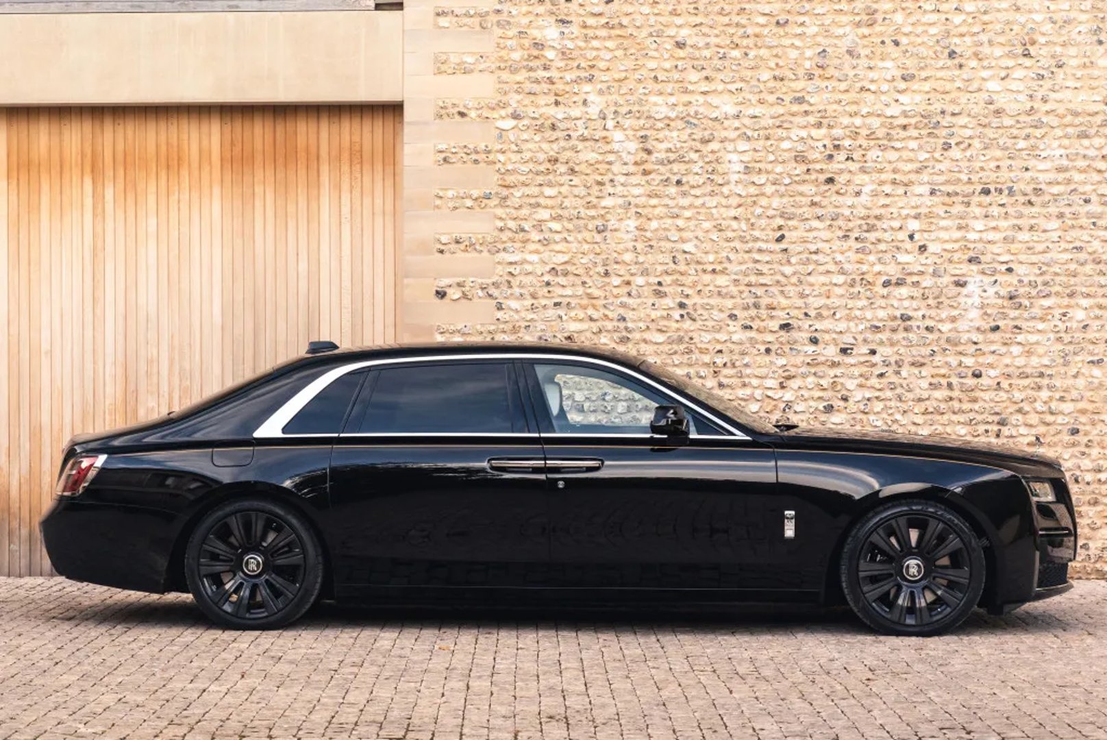 Rolls-Royce_Ghost_2_generation__Sedan_Long__4.jpg