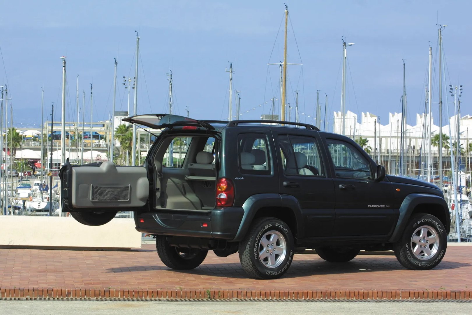 Jeep_Cherokee_3_generation__SUV_5-doors__8.jpg