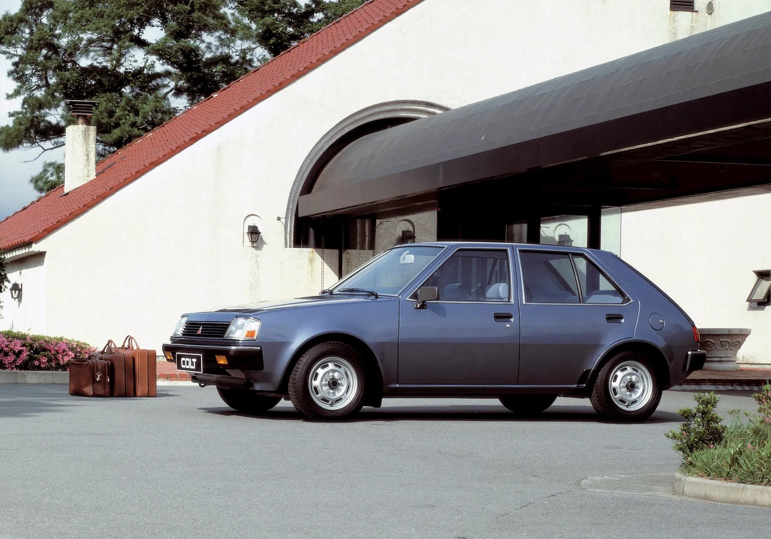 Mitsubishi_Colt_1_generation__Mini_5-doors__3.jpg