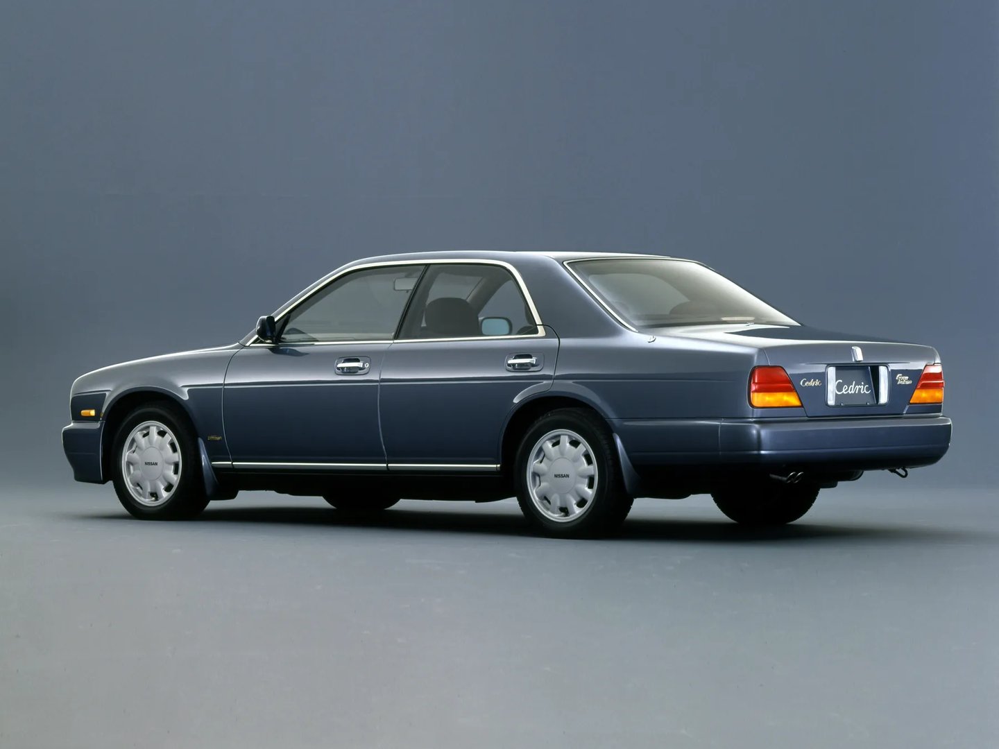 Nissan_Cedric_8_generation__Sedan__3.jpg