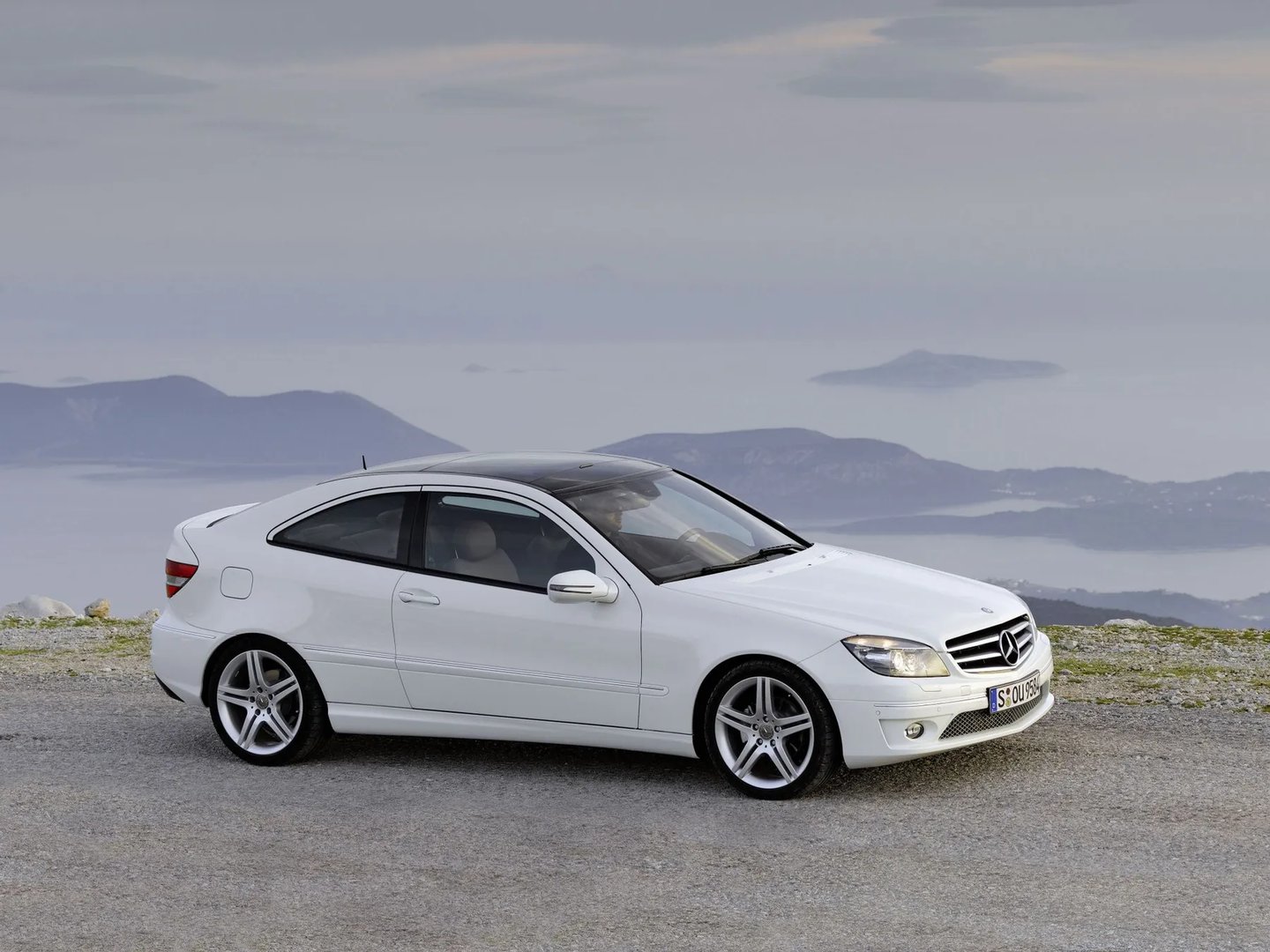 Mercedes_CLC-Class_1_generation__Coupe__13.jpg