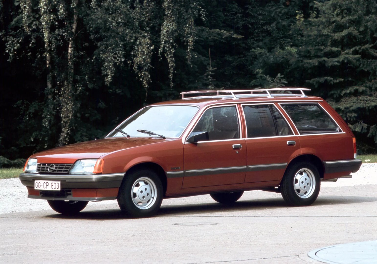 Opel_Rekord_5_generation__Estate_5-door__1.jpg