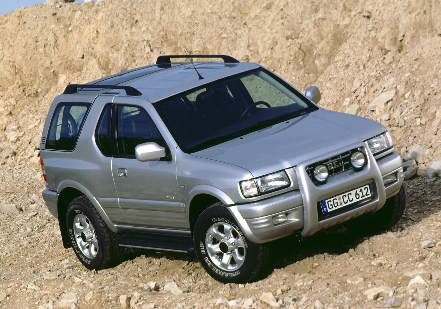 Opel_Frontera_2_generation_restyling__SUV_3-doors__6.jpg