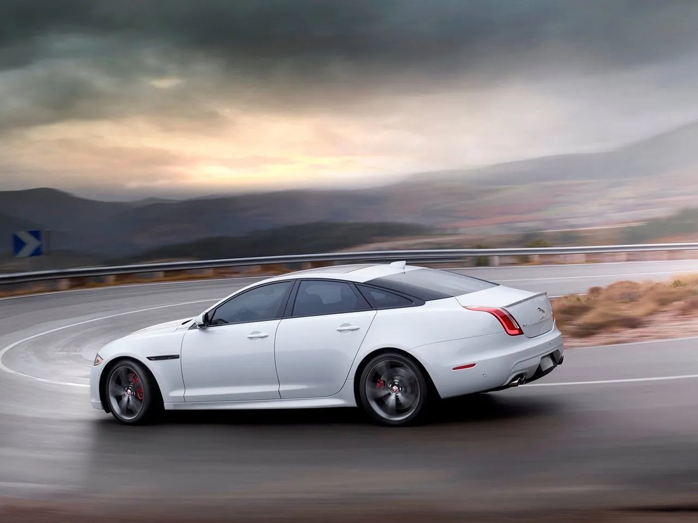 Jaguar_XJR_4_generation_restyling__Sedan__3.jpg