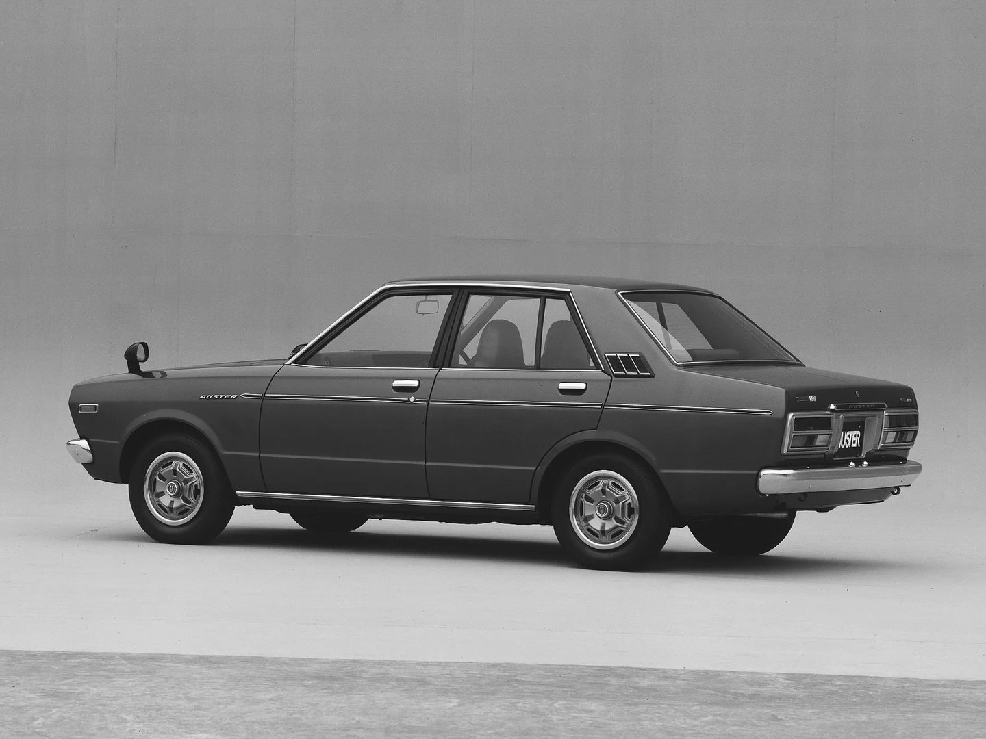 Nissan_Auster_1_generation__Sedan__1.jpg