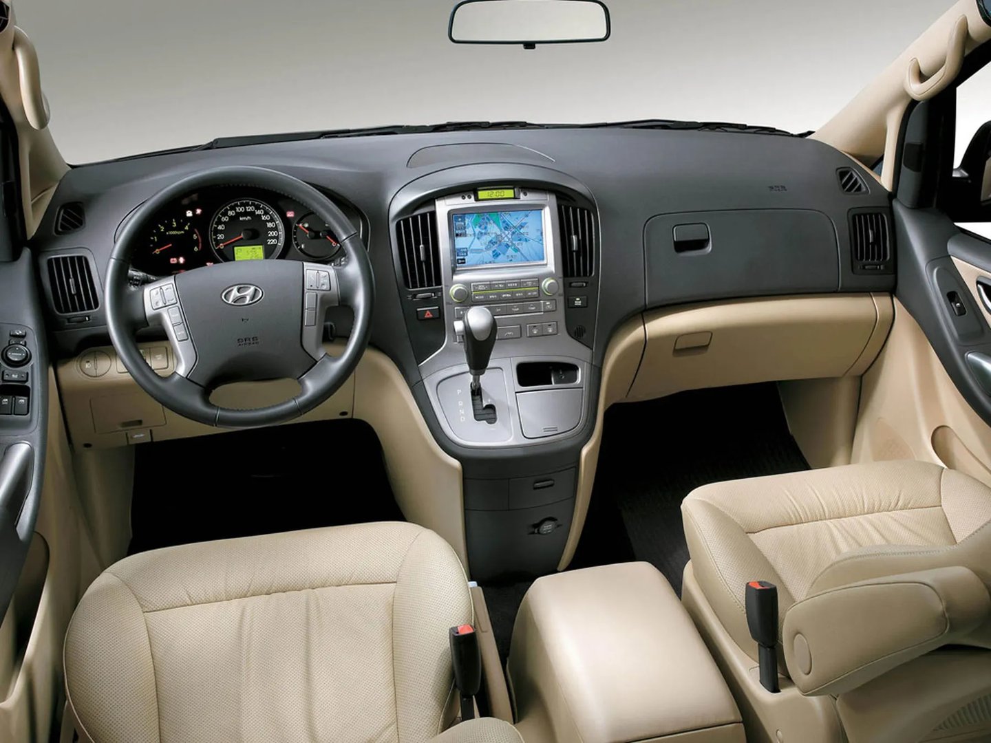Hyundai_Grand_Starex_1_generation__Minivan__8.jpg