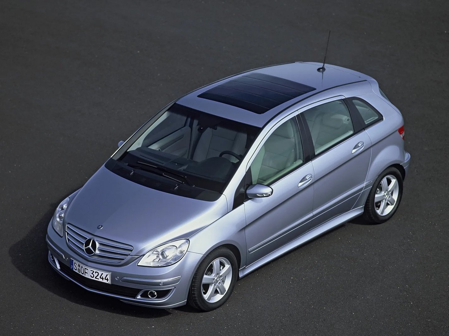 Mercedes_B-Class_1_generation__Hatchback_5-door__5.jpg