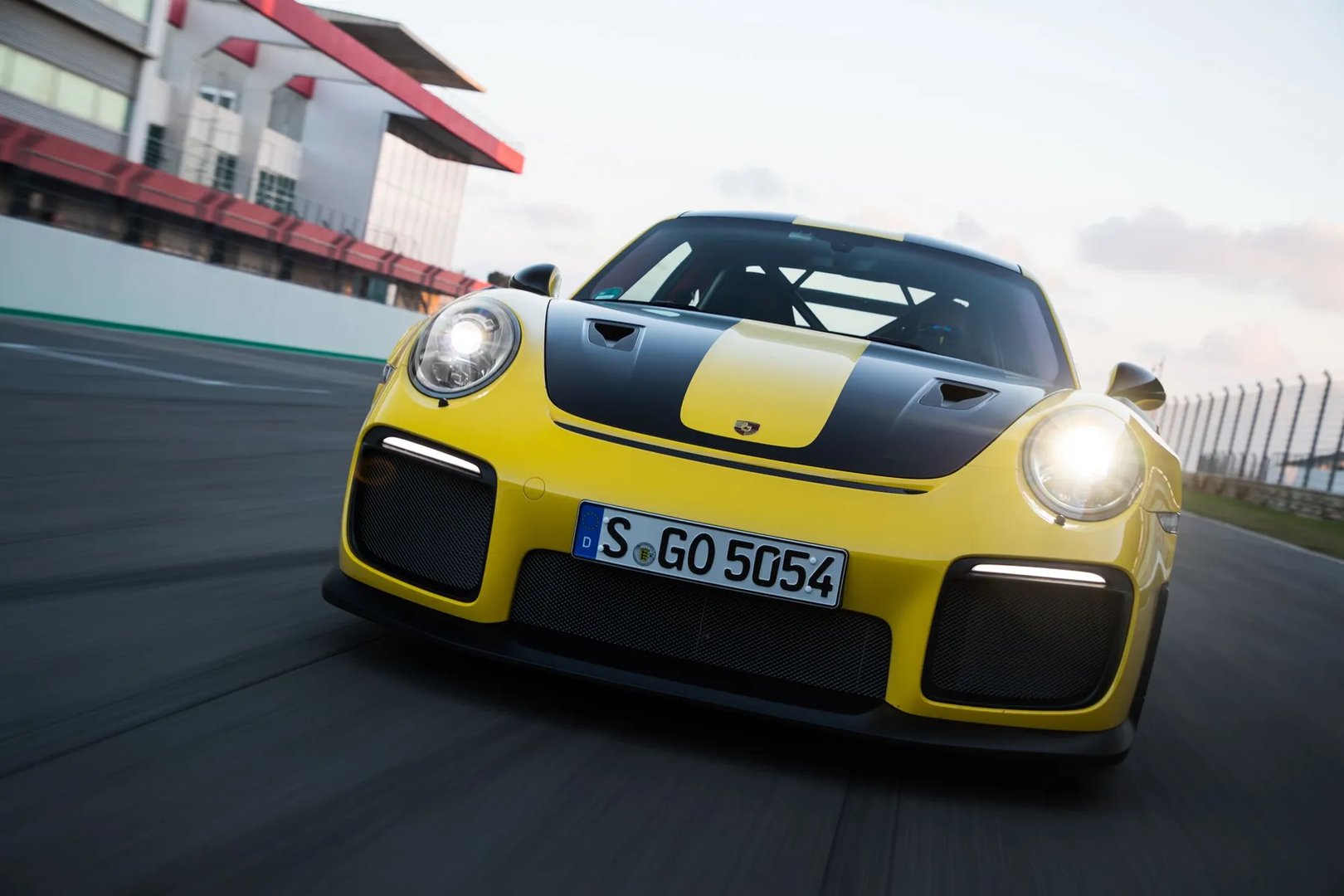 Porsche_911_GT2_4_generation__Coupe__6.jpg