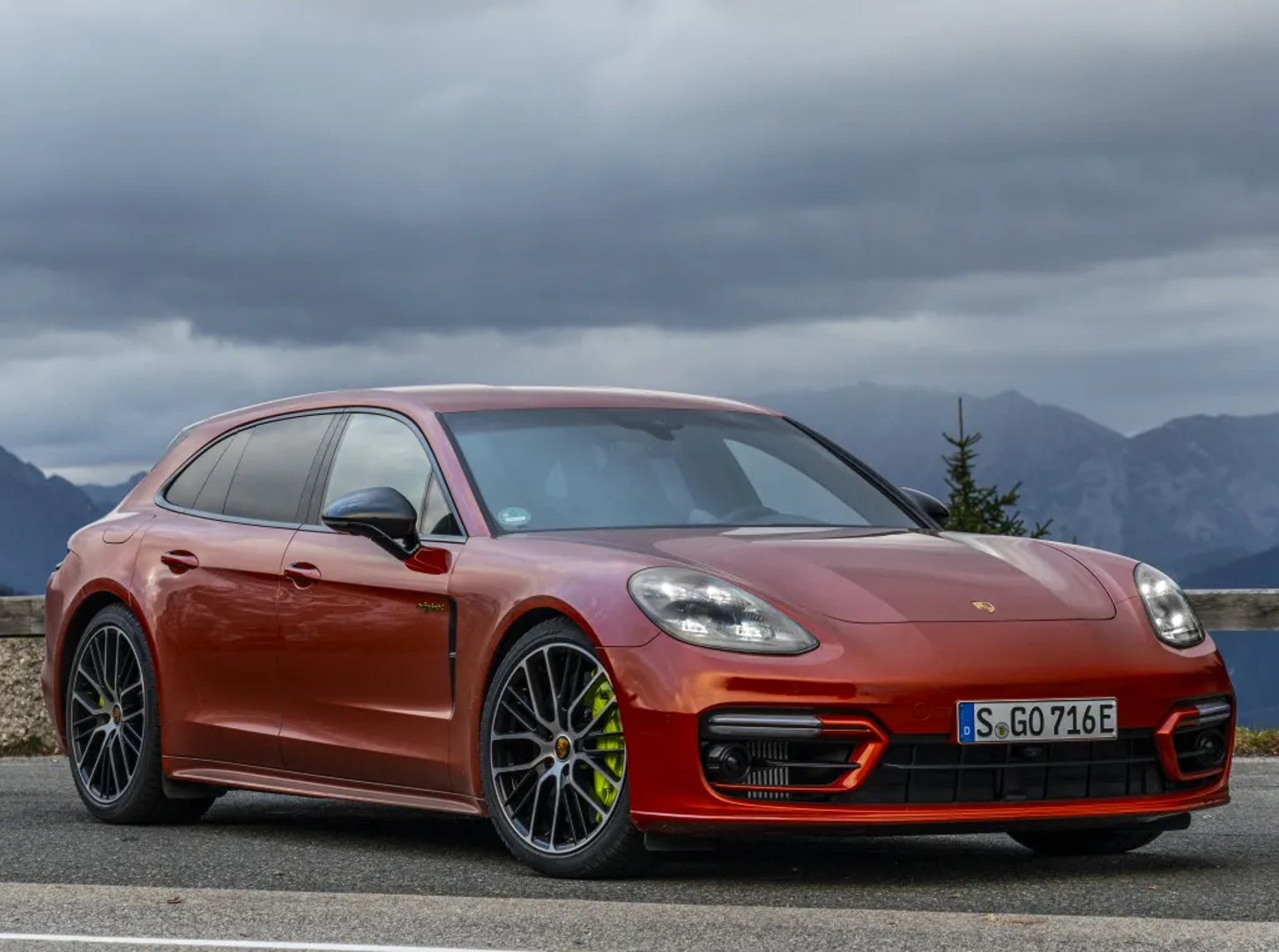 Porsche_Panamera_2_generation_restyling__Estate_5-door__1.jpg